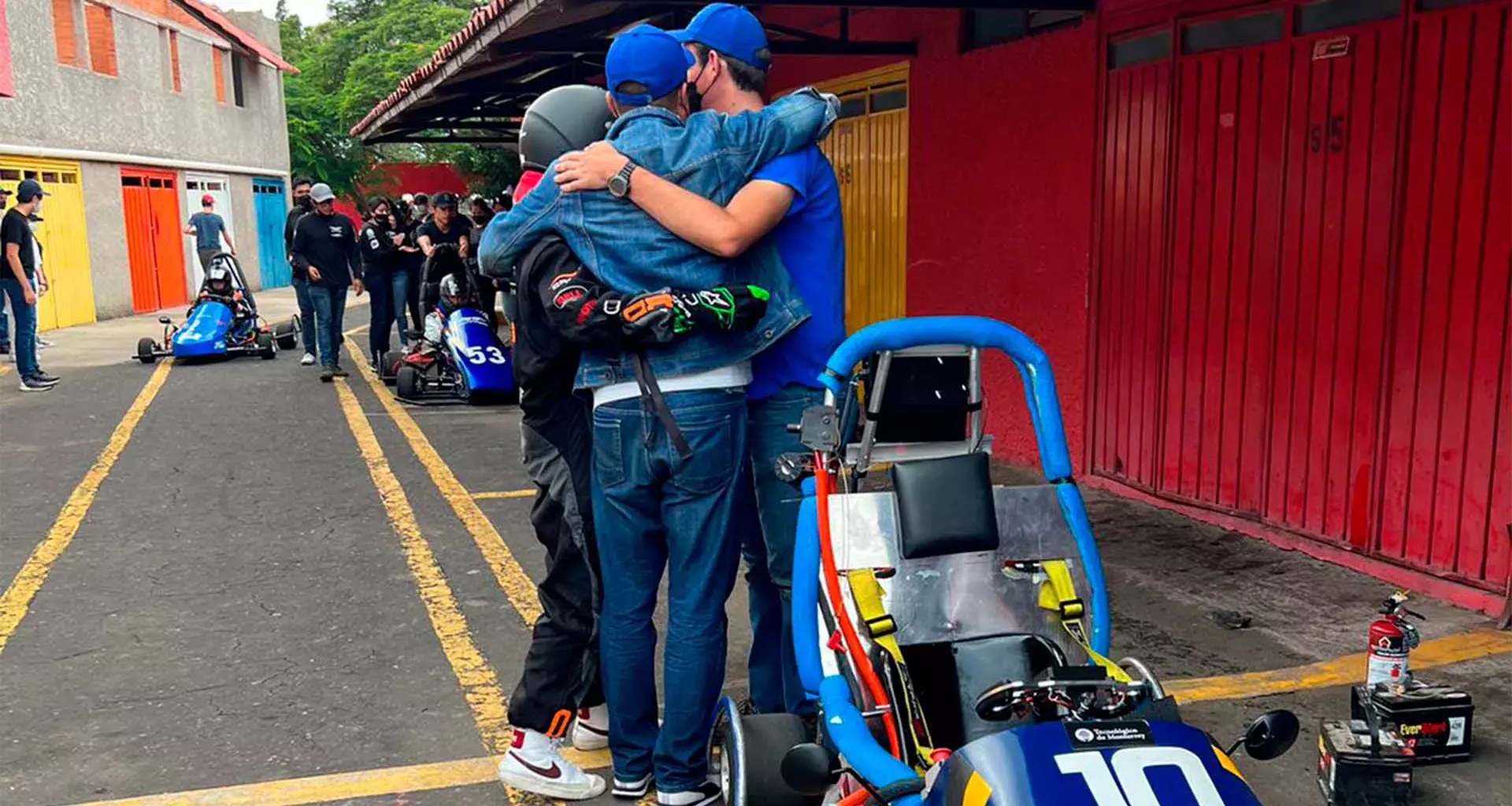 Estudiantes Tec ganan 1er lugar con coche diseñado desde cero