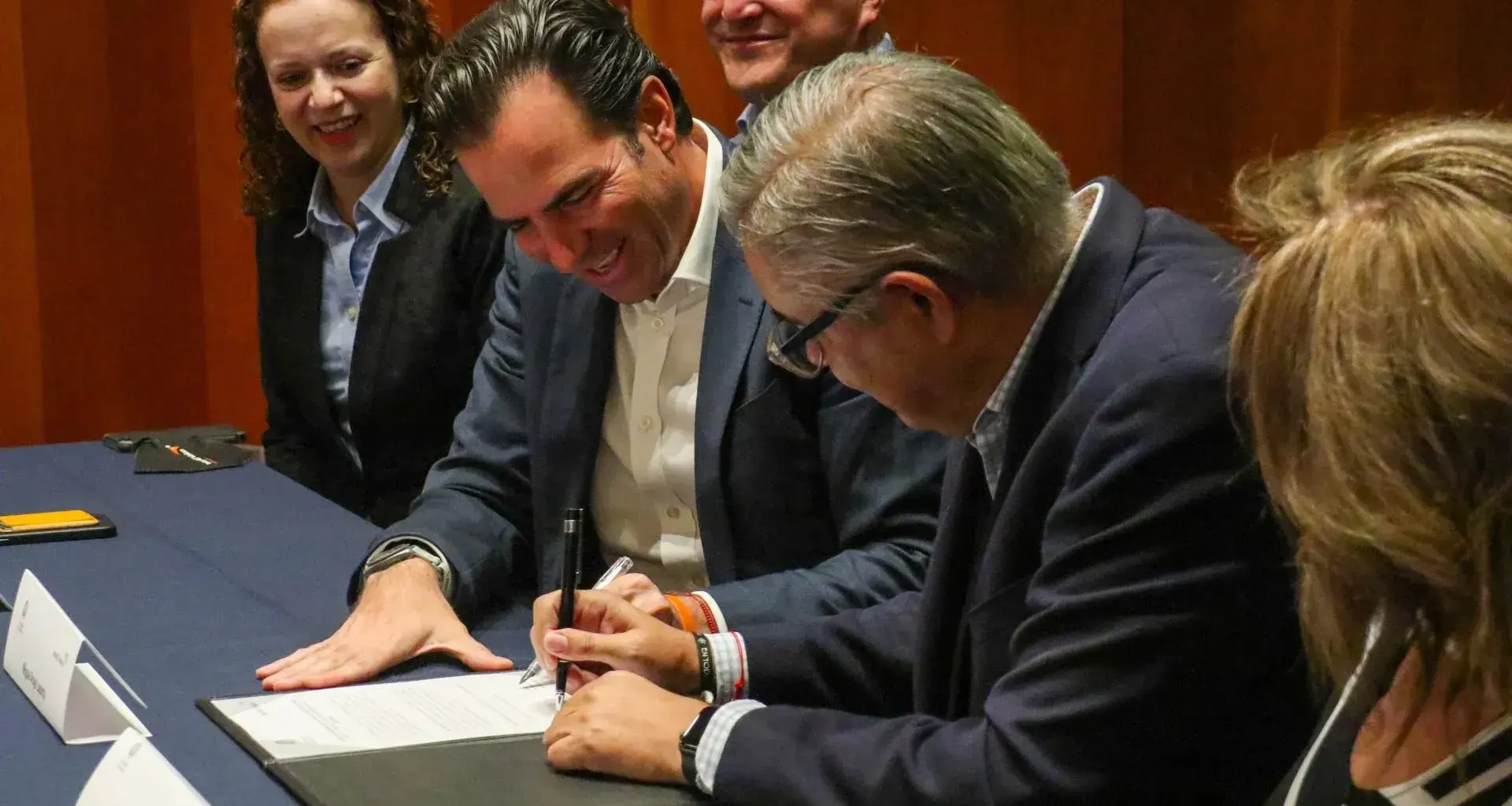 Signing of the regional agreement Tec de Monterrey and World Vision.