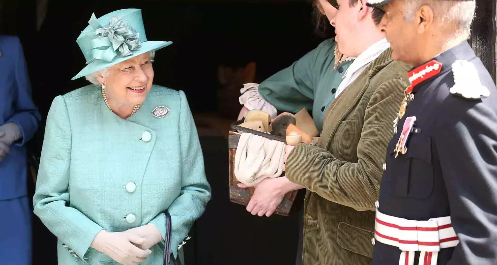 Reina Isabel II en visita.