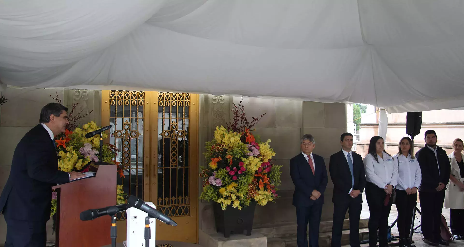 Recuerdan a líderes del Tec de Monterrey con Guardia de honor