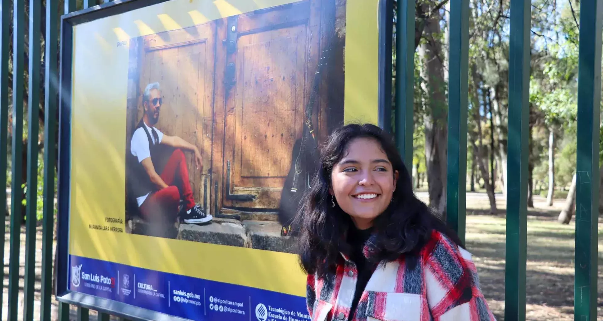 Estudiante de Estudios Creativos del Tecnologico de Monterrey en San Luis Potosí inaugura su fotografía en Parque Morales