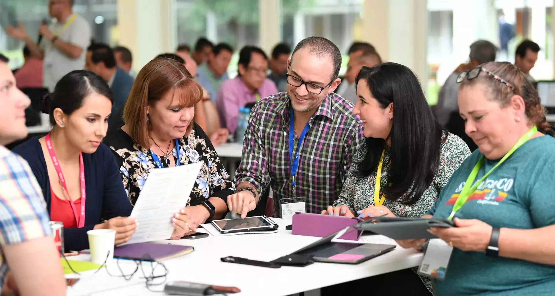 Dejando huella es una iniciativa que reconoce a profesores y profesoras por el impacto en la vida profesional y personal de quienes fueron sus estudiantes.