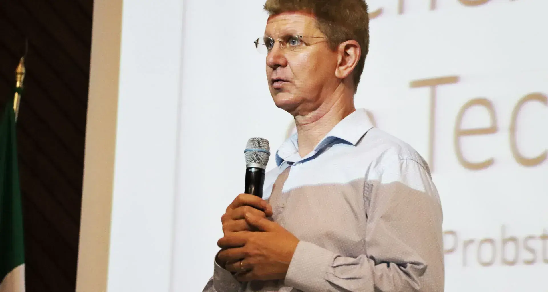 Oliver Probst, profesor investigador titular de física y energía renovable del Tec.
