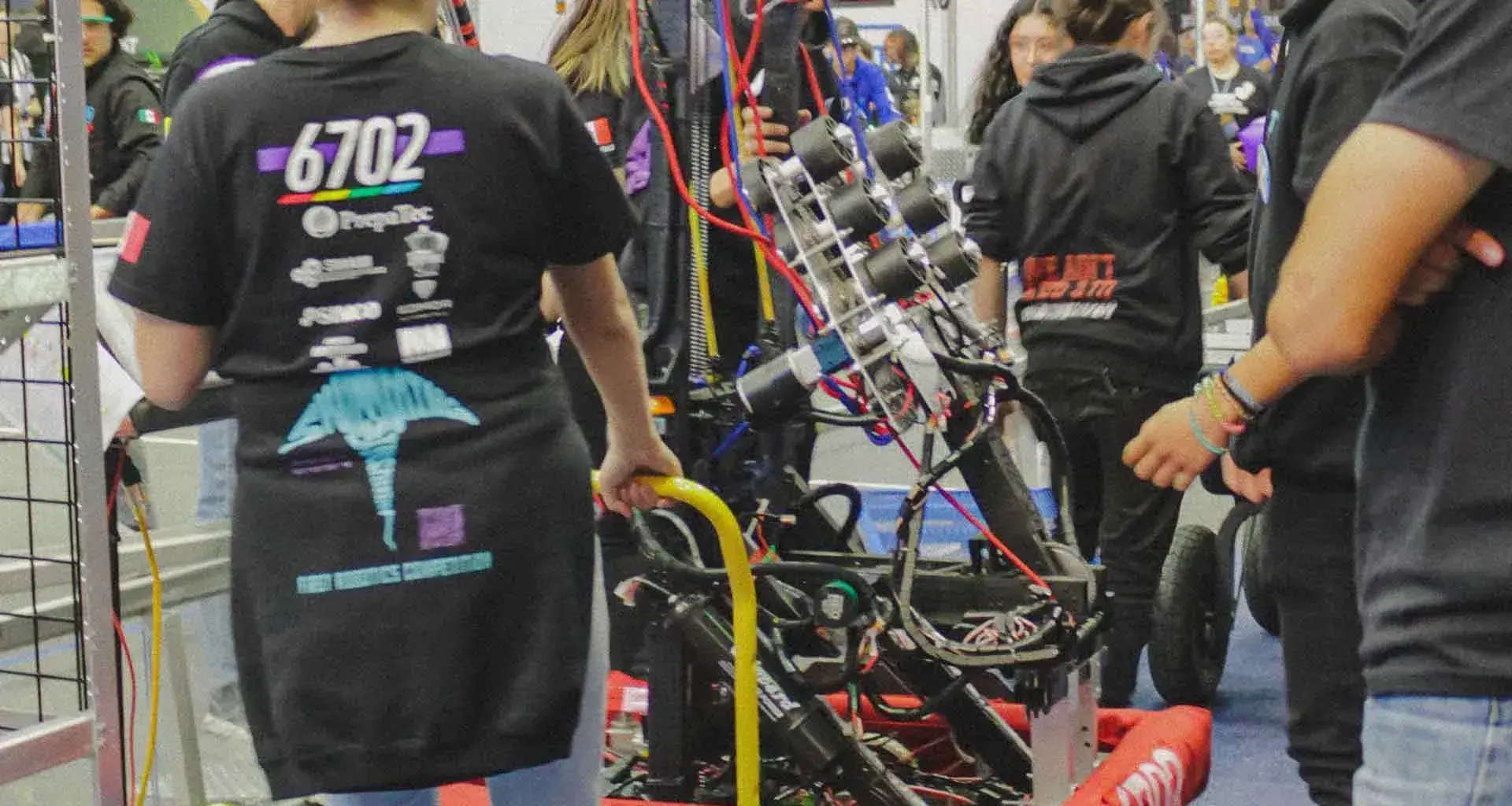 Stingbots, equipo de robótica de PrepaTec Santa Anita, pasó a la final mundial del concurso first robotics competition.
