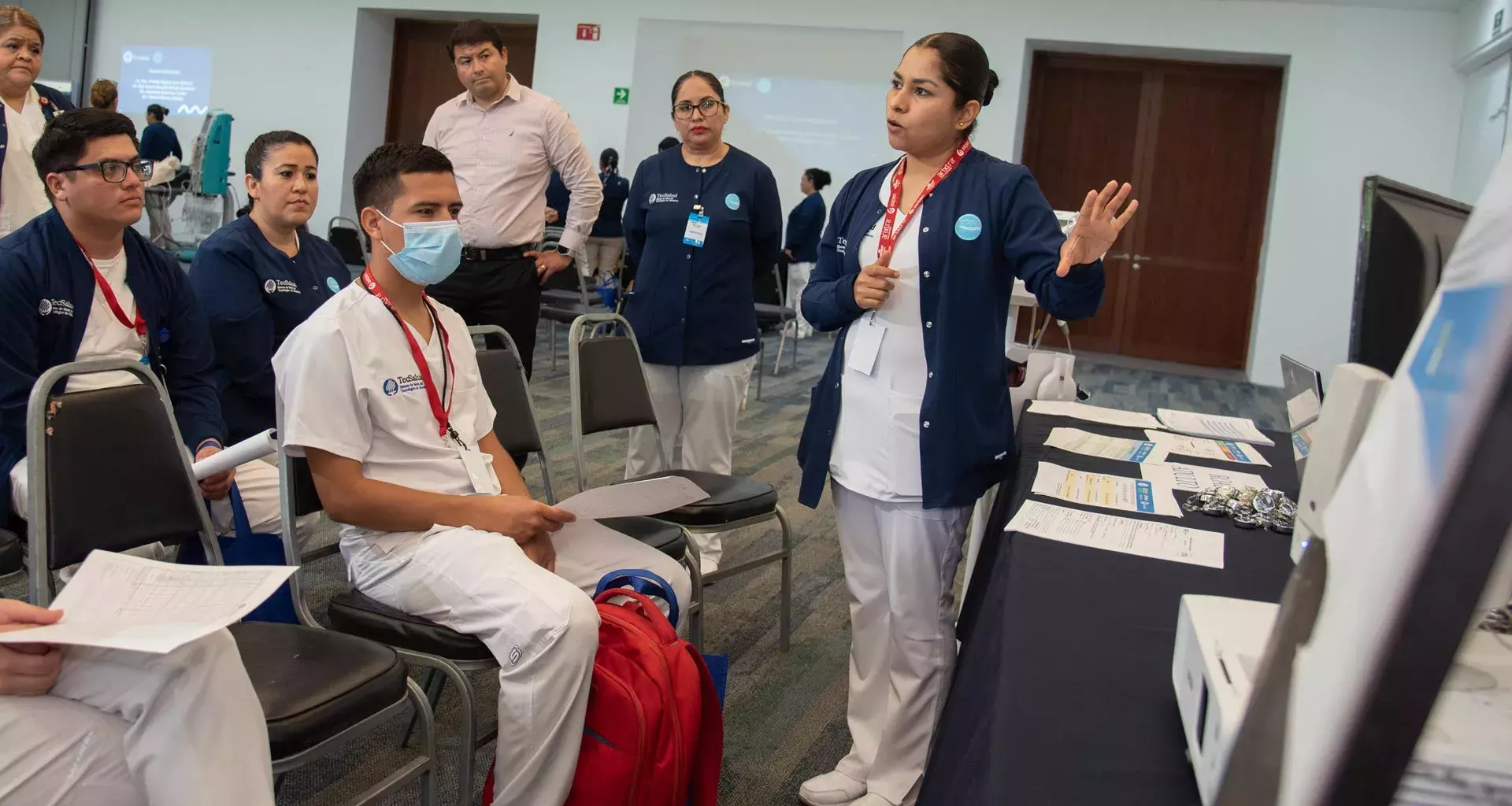 Enfermería de TecSalud comparte buenas prácticas durante simposio.