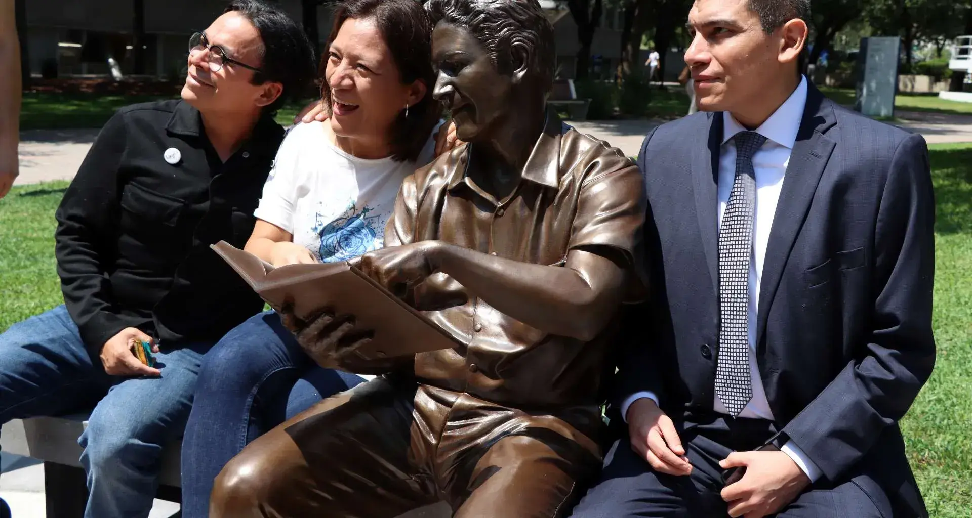 Statues of professors of Tec de Monterrey