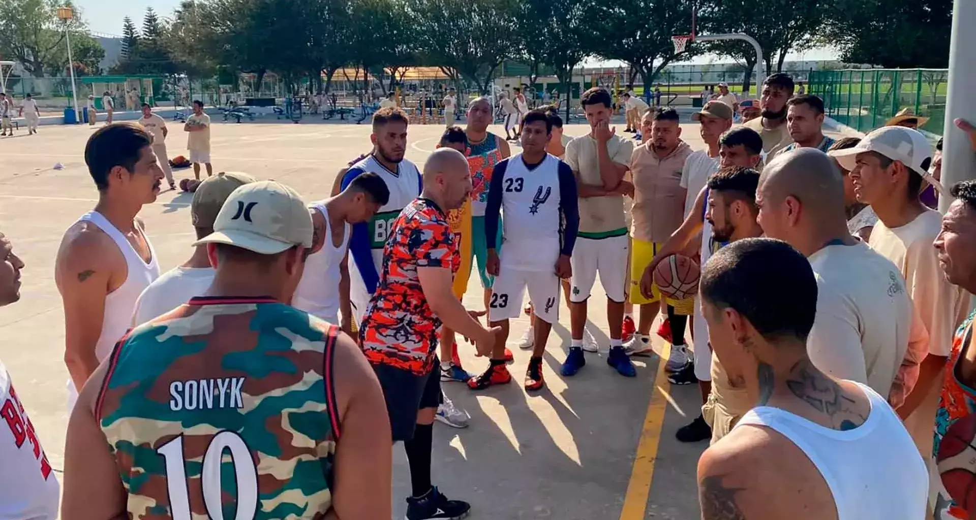 Labor social en penal de Puente Grande, realizado por entrenadores deportivos de PrepaTec Santa Anita. 