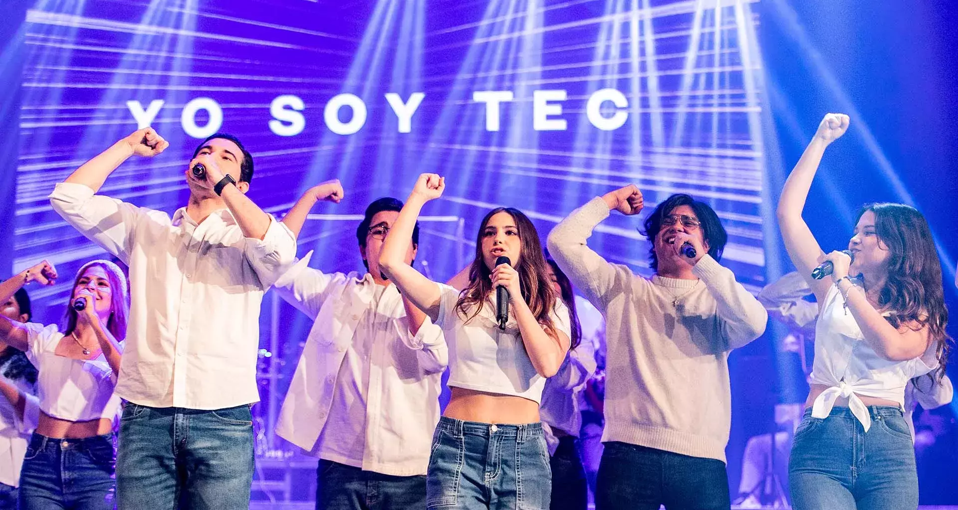 Alumnos de Tec interpretan canción del 80 aniversario