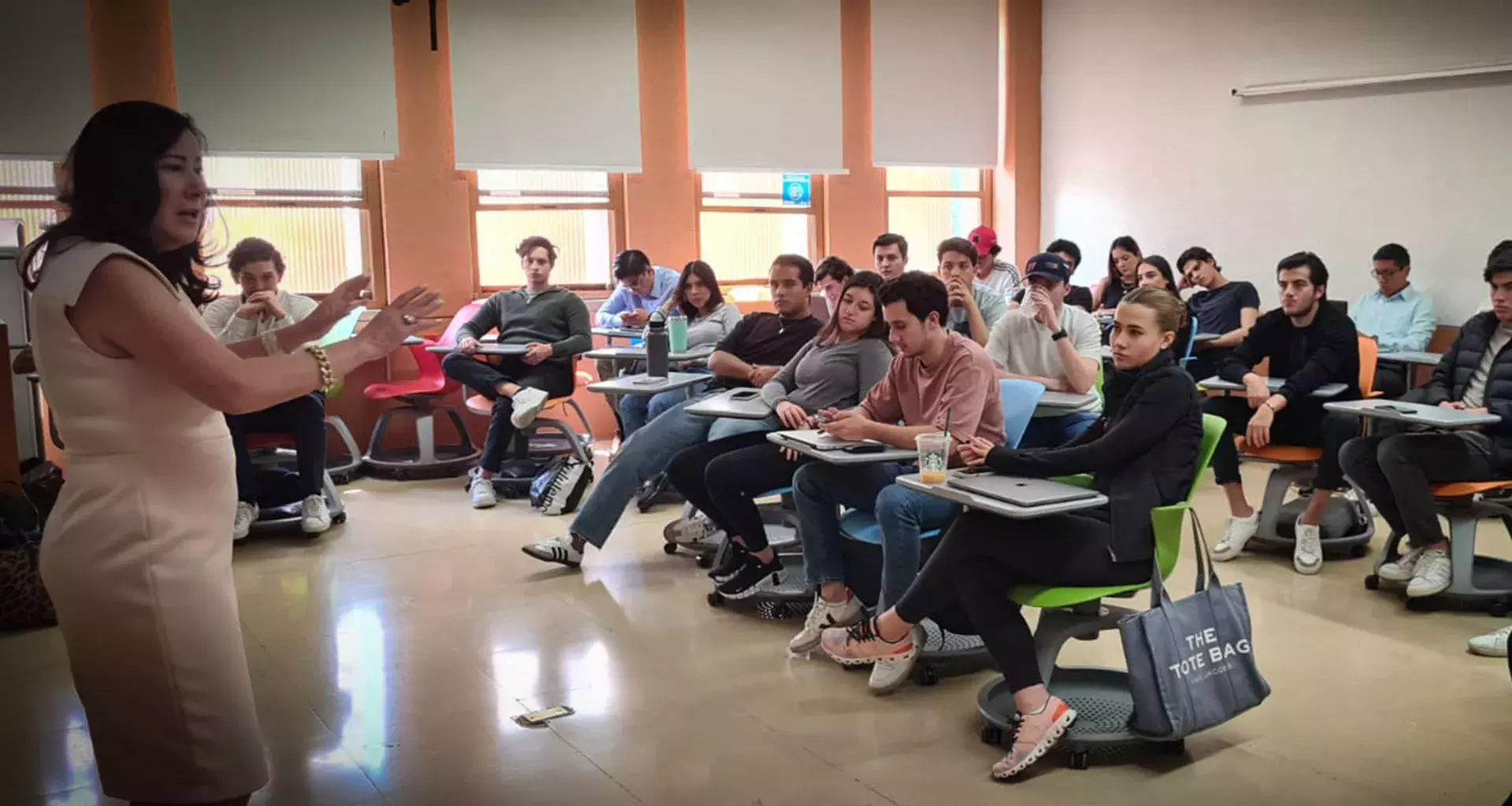 Estudiantes de Tec campus Santa Fe reciben mentorías de mujeres líderes en empresas