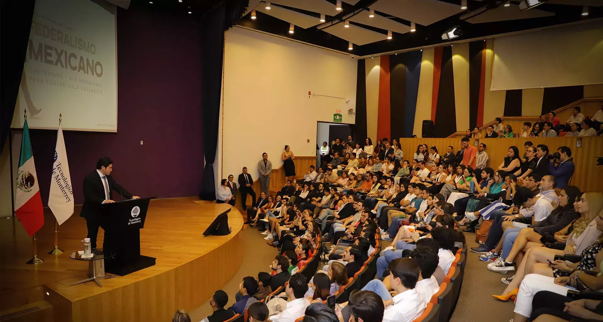 El gobernador de Nuevo León Samuel García visitó el Tec campus Santa Fe