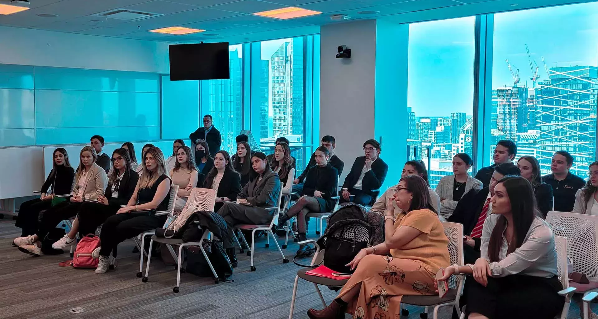 Estudiantes del Tec de Monterrey durante la misión comercial en Toronto