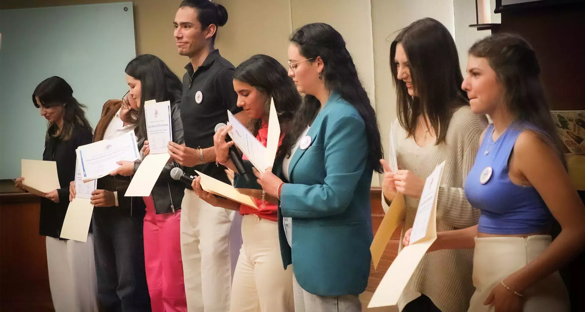 Estudiantes lanzan red de apoyo estudiantil en Tec campus Santa Fe