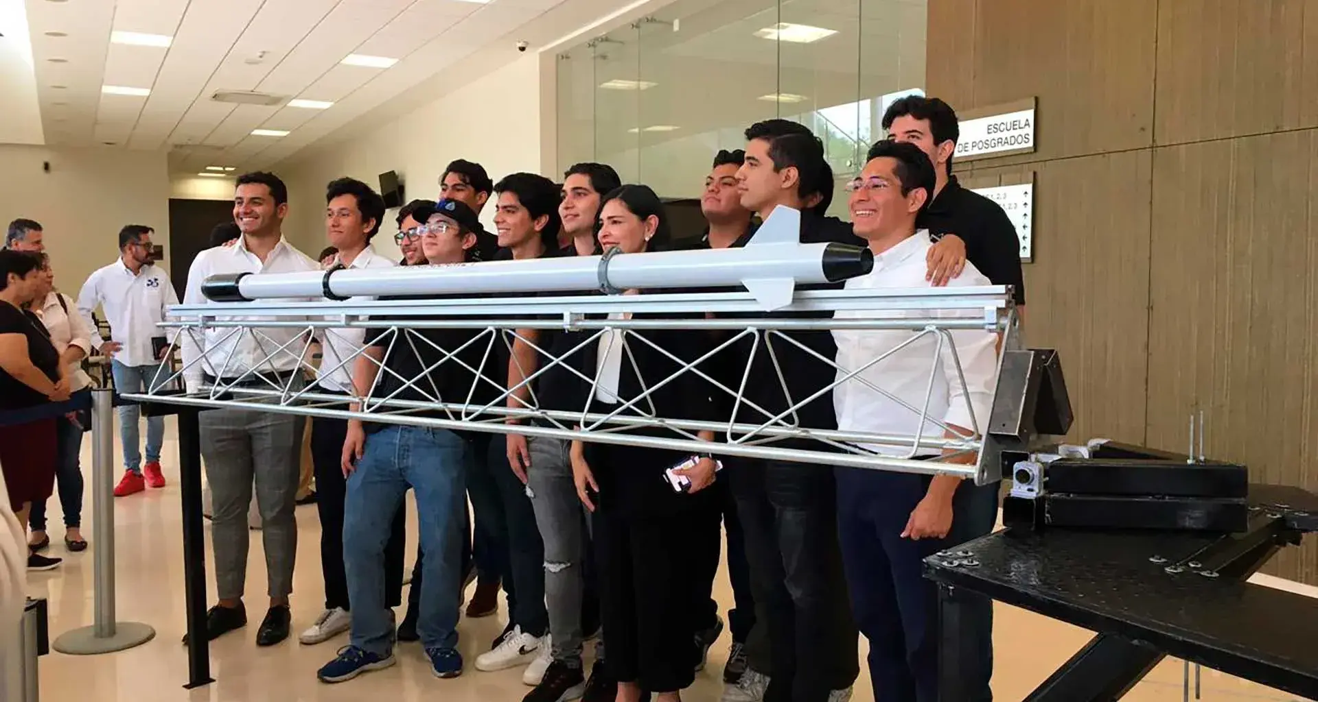Tecnología aeroespacial es diseñada en el Tec Guadalajara, grupo estudiantil crea cohete para concursar en certamen.