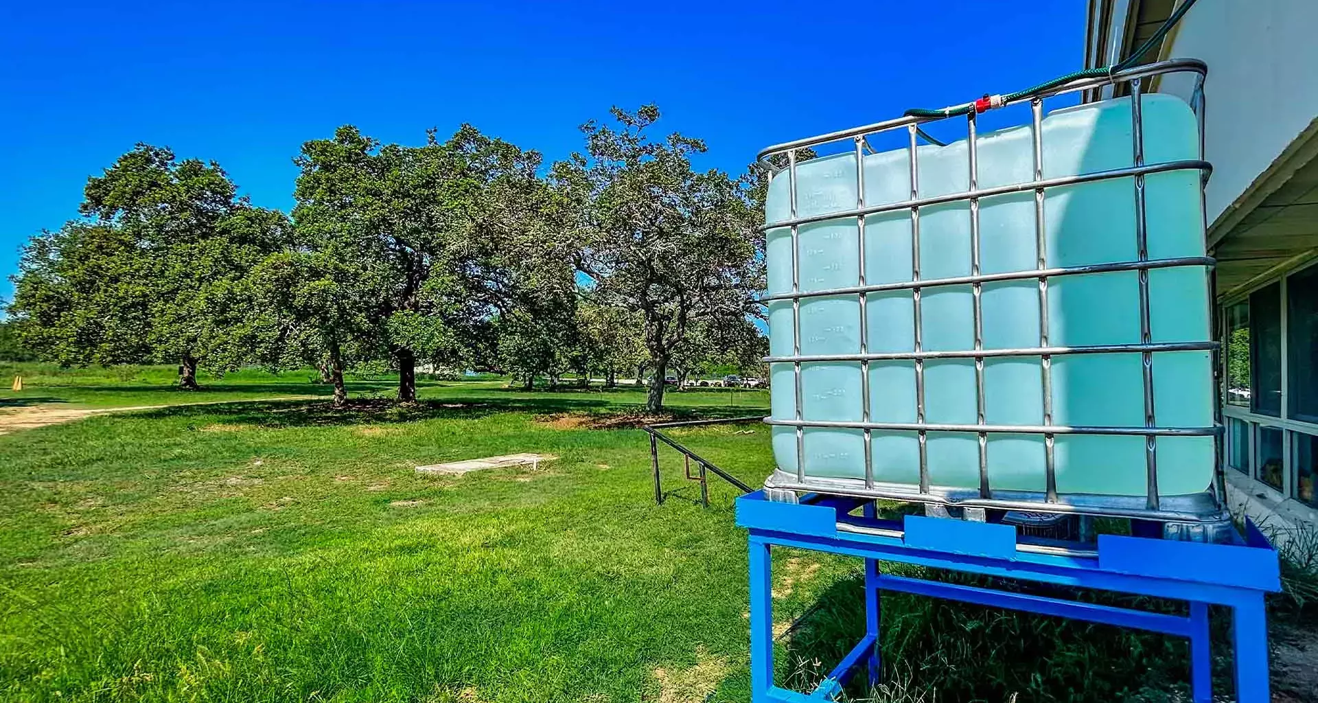 Cisterna que recolecta el agua de aires acondicionados