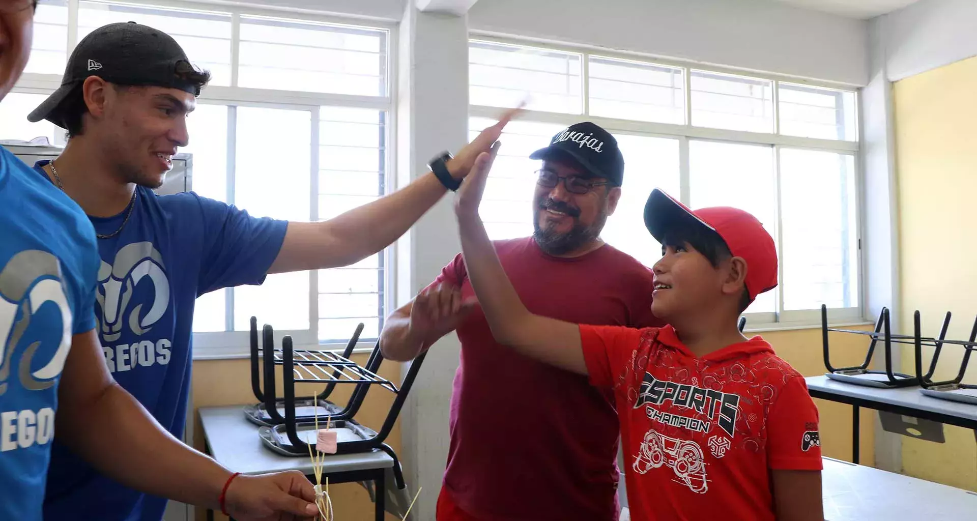 Labor social en escuela Juan Rulfo realizada por Borregos del Tec Guadalajara.