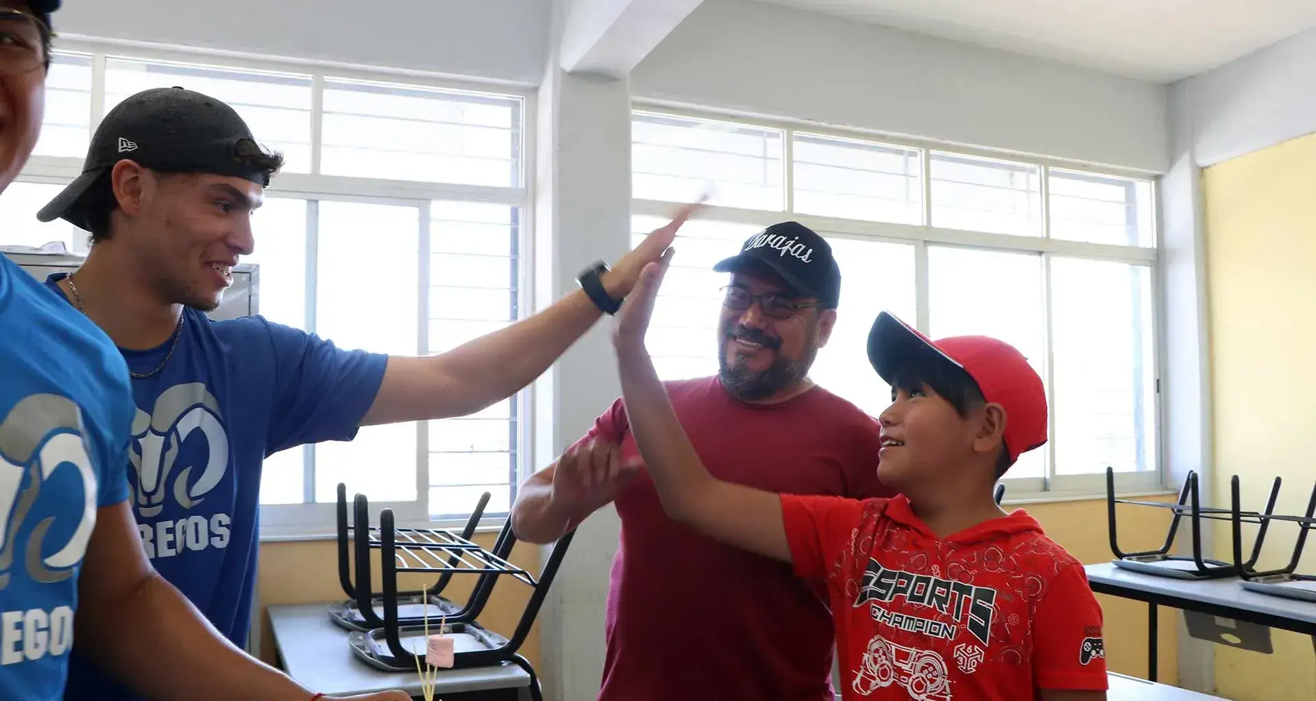 Labor social en escuela Juan Rulfo realizada por Borregos del Tec Guadalajara.