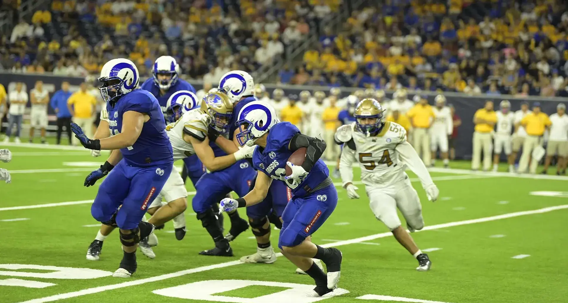 Borregos open season at Houston Texas stadium