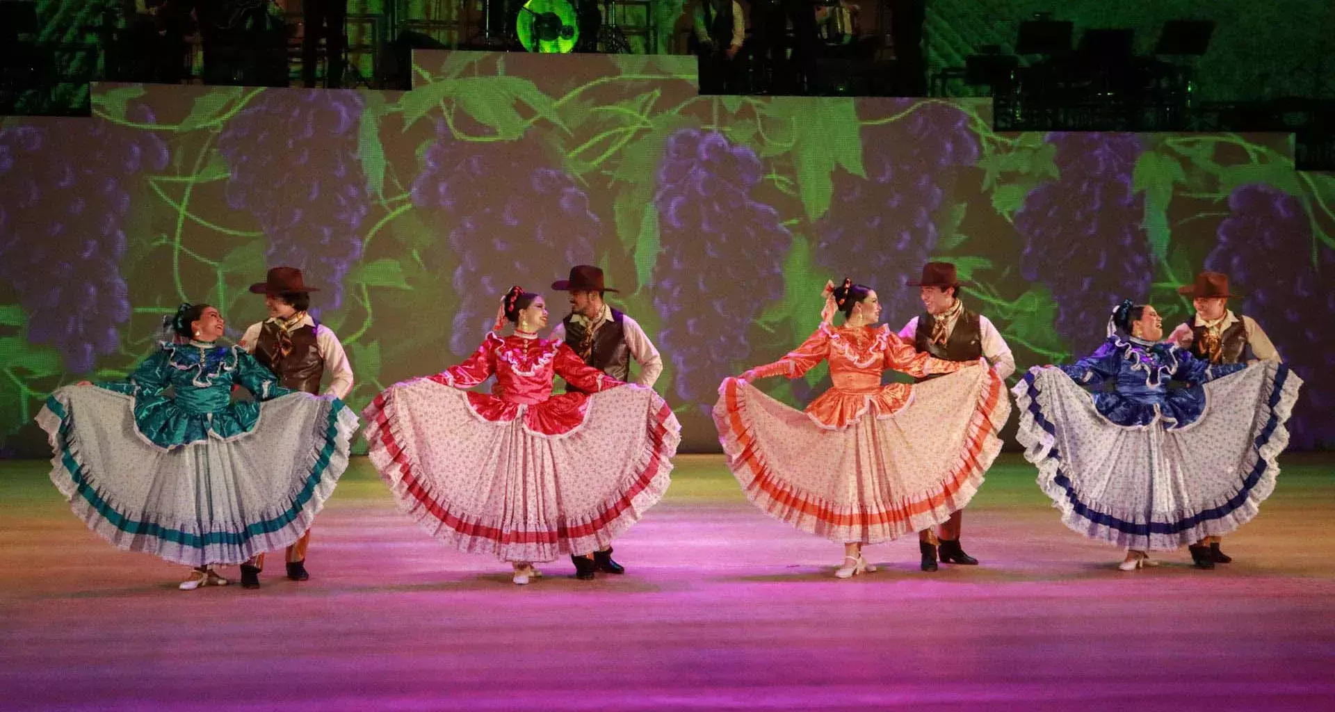 ¡Huapangos! La vívida presentación folklórica de danza y música