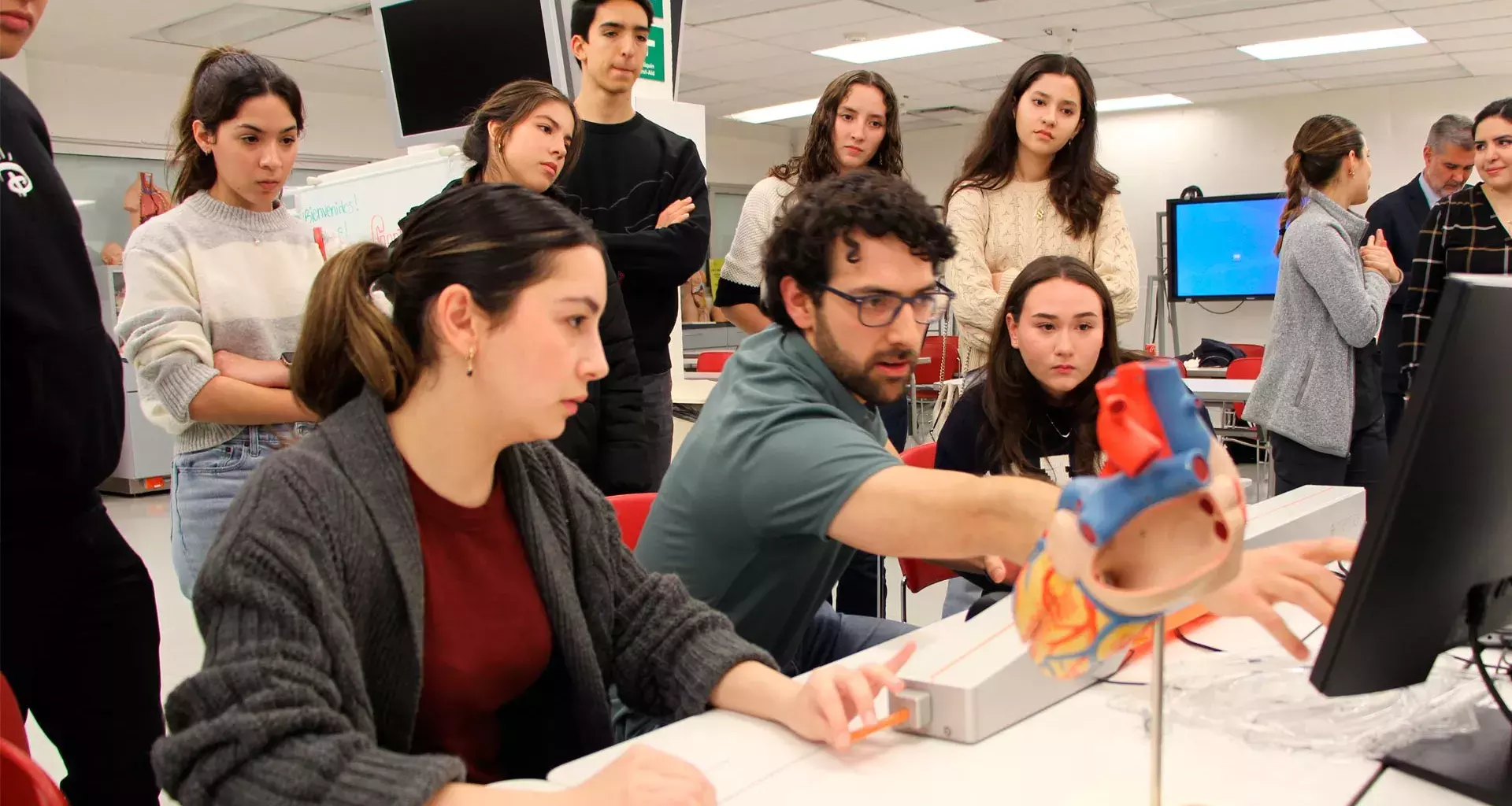 Alumnos de PrepaTec participaron en actividades de simulación de procedimientos cardiovasculares.