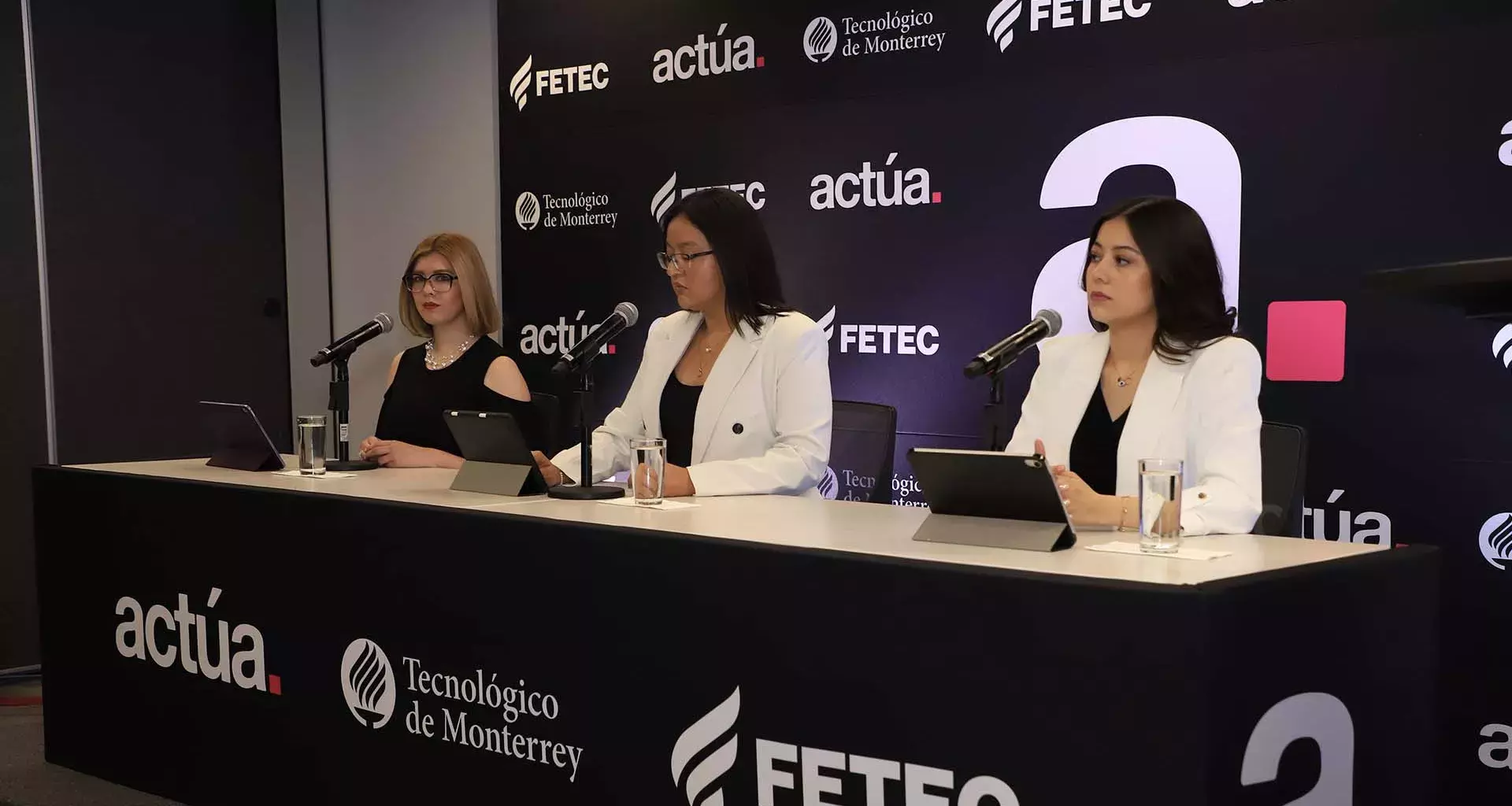 alumnas del Tec presentan la agenda de Actúa