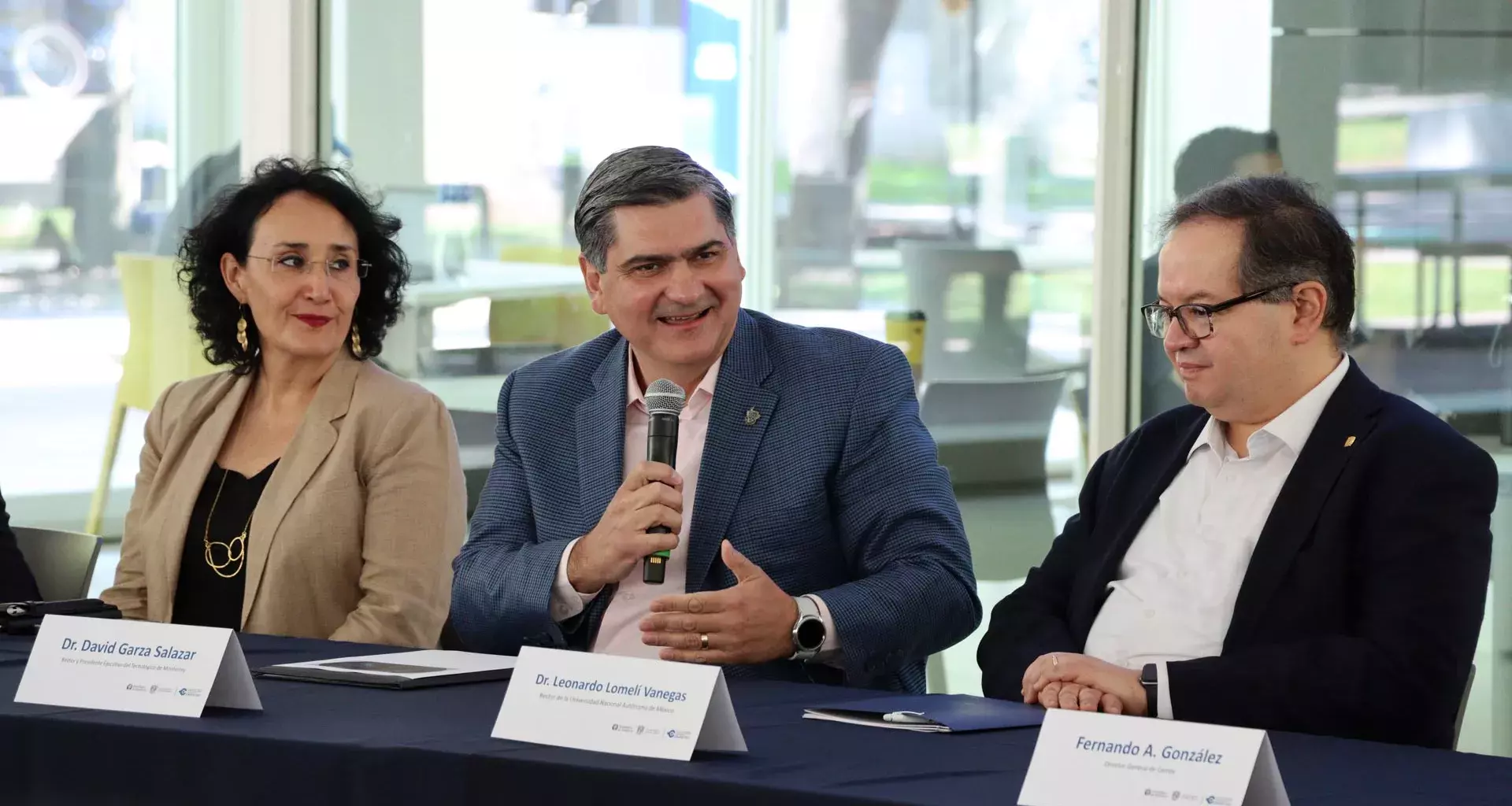 Los rectores David Garza y Leonardo Lomelí durante la presentación de avances.