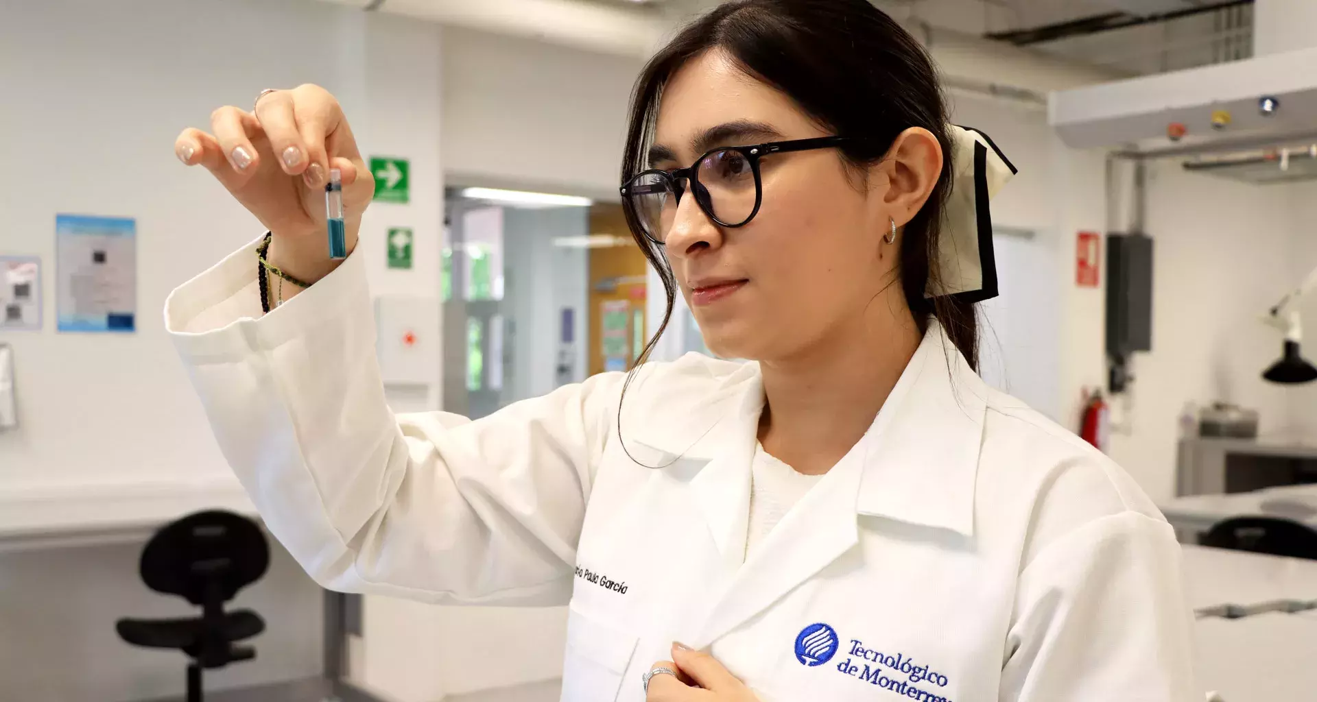 Paula García en el laboratorio.