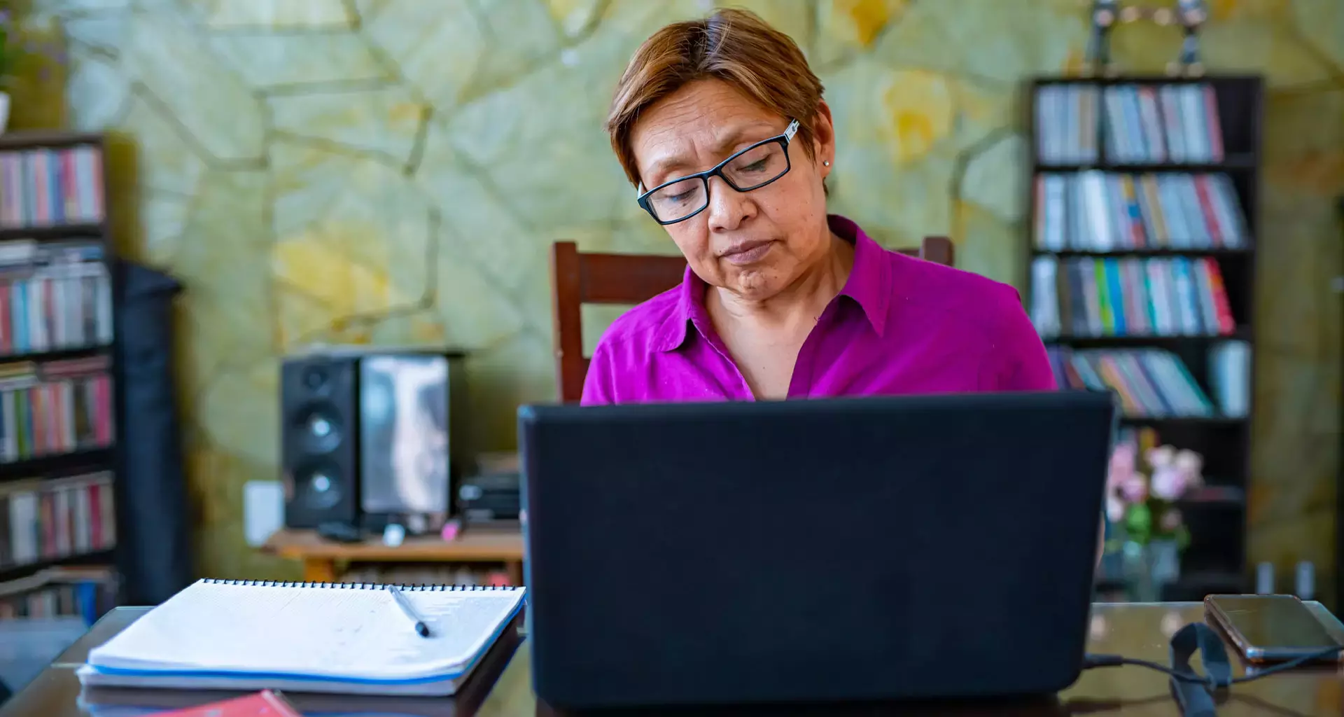 A través de Prepanet, adultos trabajadores pueden terminar sus estudios de bachillerato.