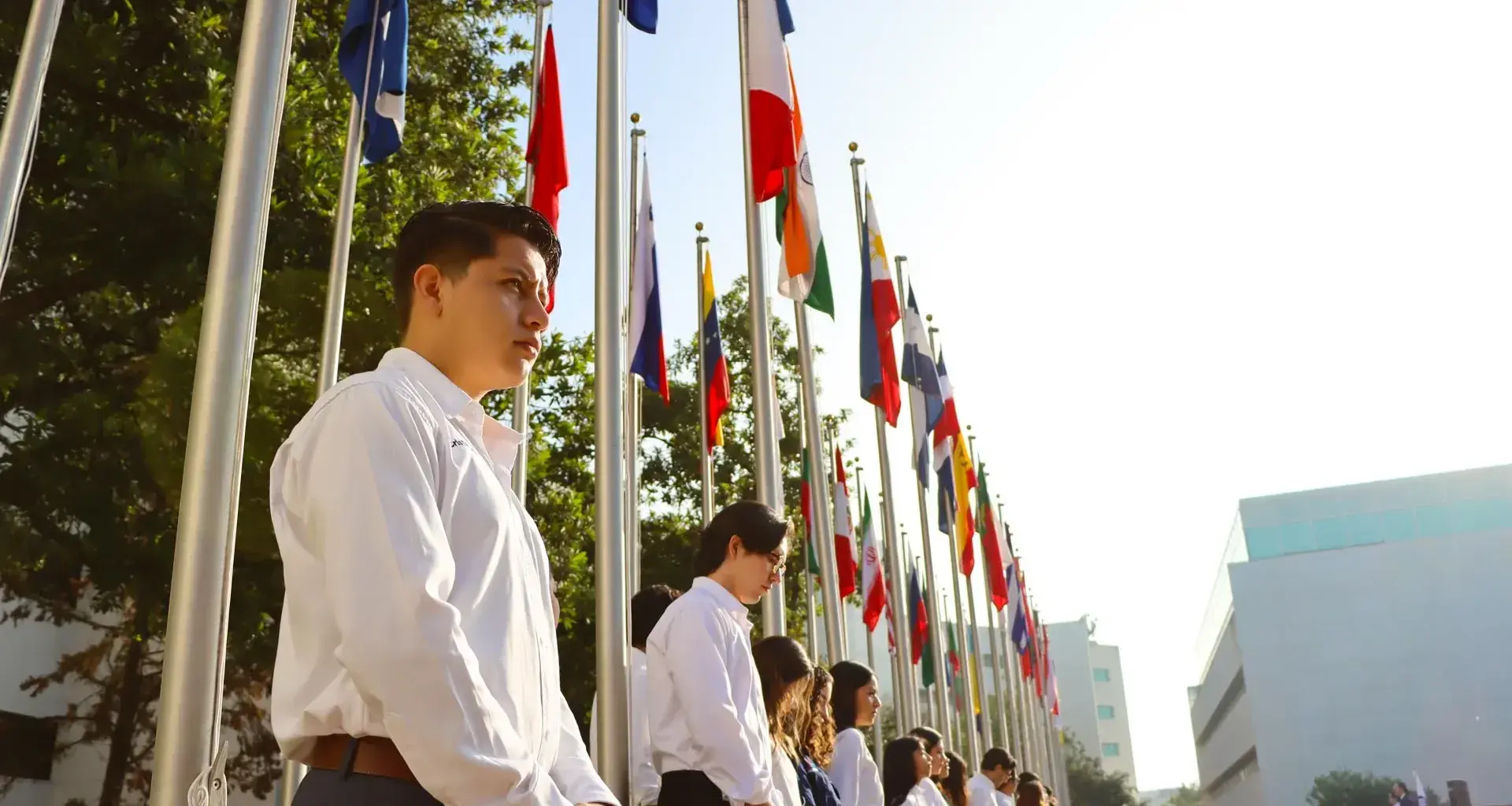 Educación La Triada y Latinoamérica: Tec de Monterrey, UniAndes y Pontificia de Chile