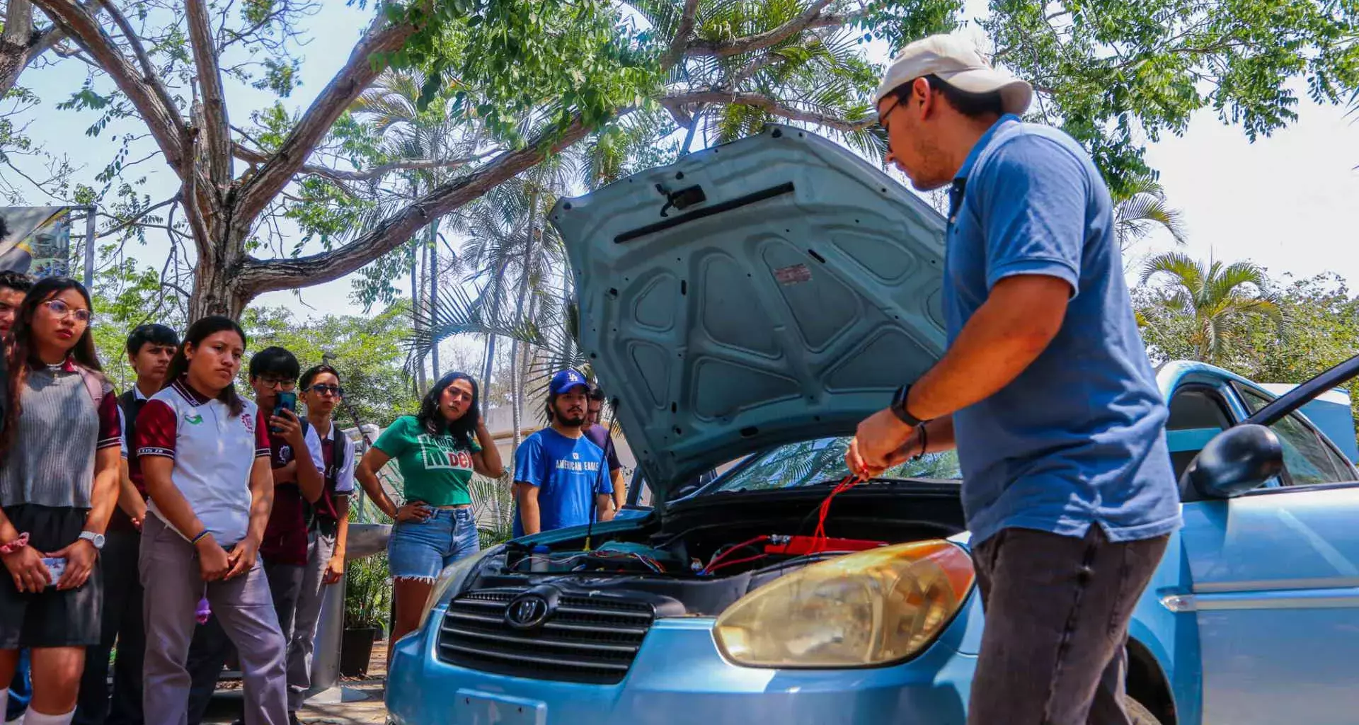 estudiantes-del-Tec-transforman-un-automóvil-de-combustión-a-eléctrico