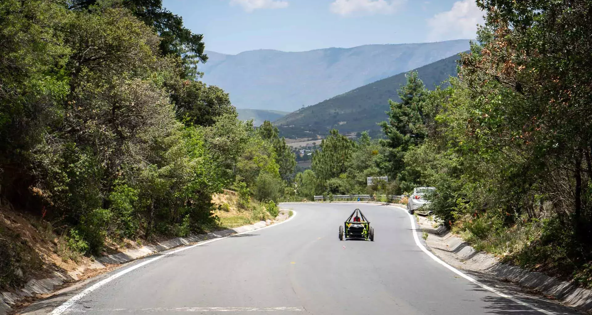 Carrera de autos de gravedad en Arteaga, Coahuila