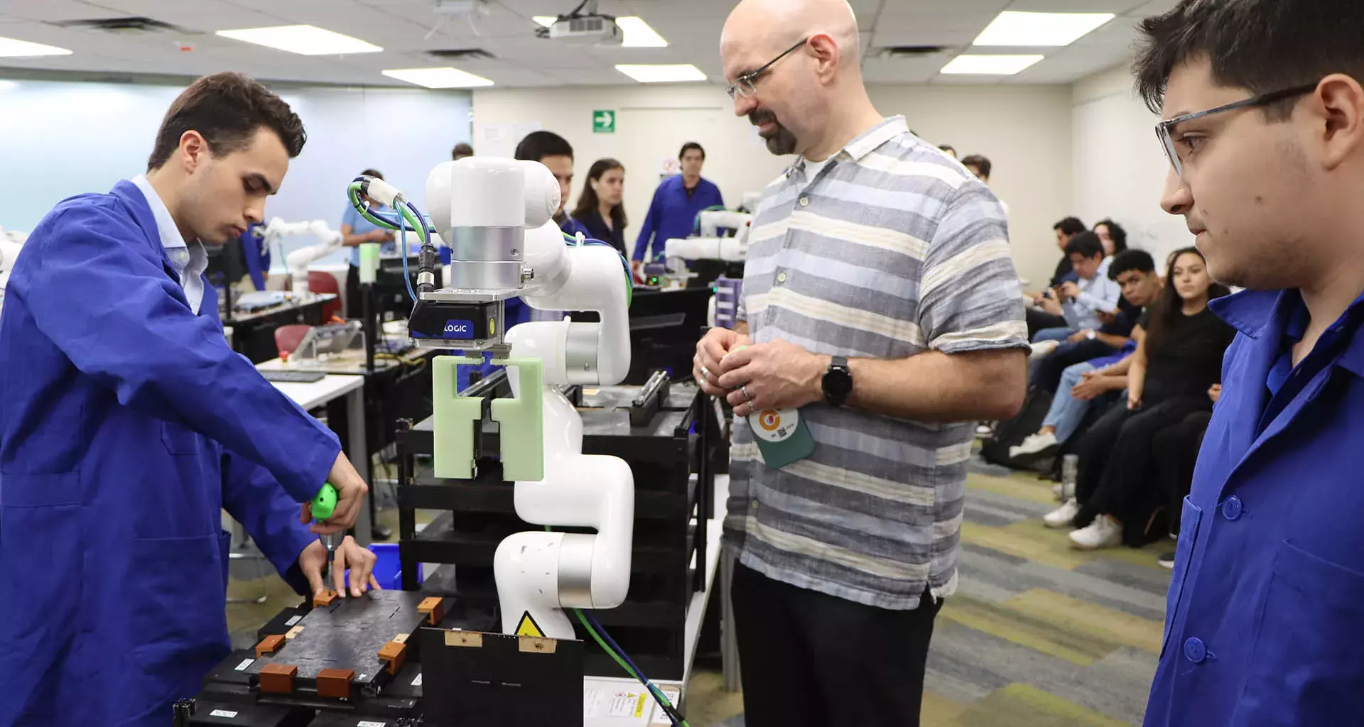 Estudiantes de campus Monterrey tienen inmersión con tecnología de MIT