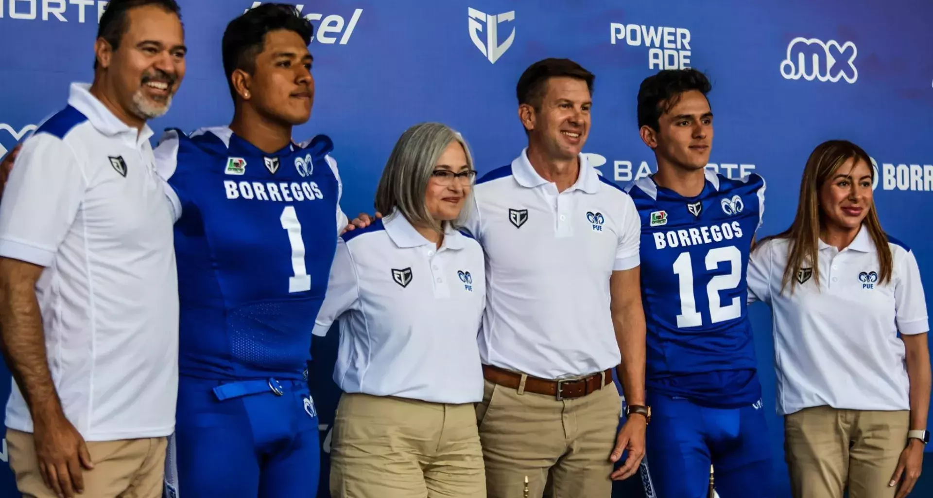 Eric Fisher Y Jugadores Borregos Puebla En Rueda De Prensa