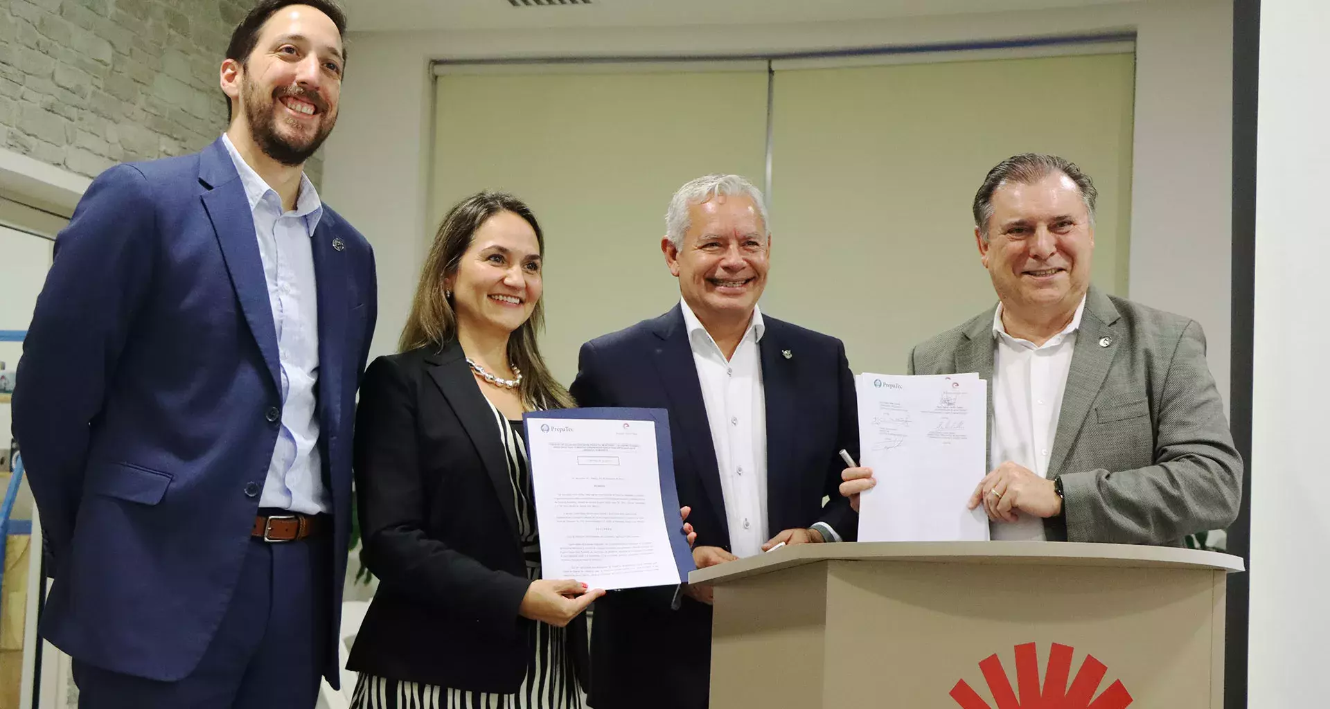 Firma de Convenio PrepaTec Monterrey y Centro Eugenio Garza Sada.