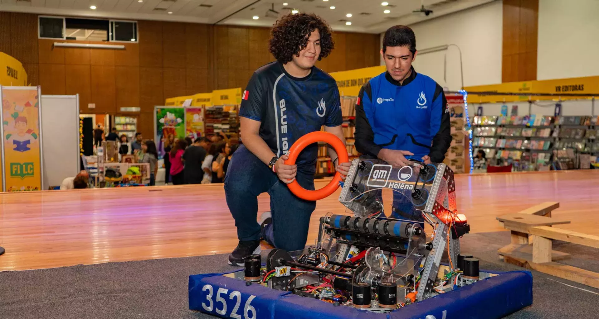 Equipo de robótica en la FIL Coahuila 2024