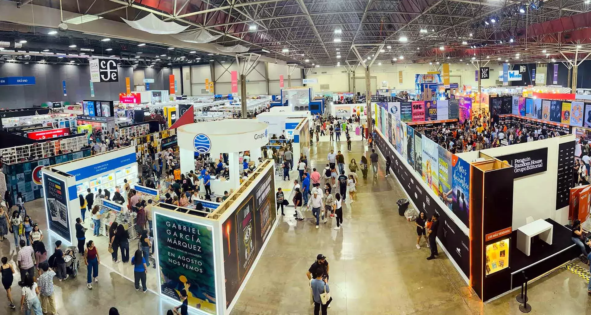 Vista panorámica de la Feria Internacional del Libro Monterrey 2024