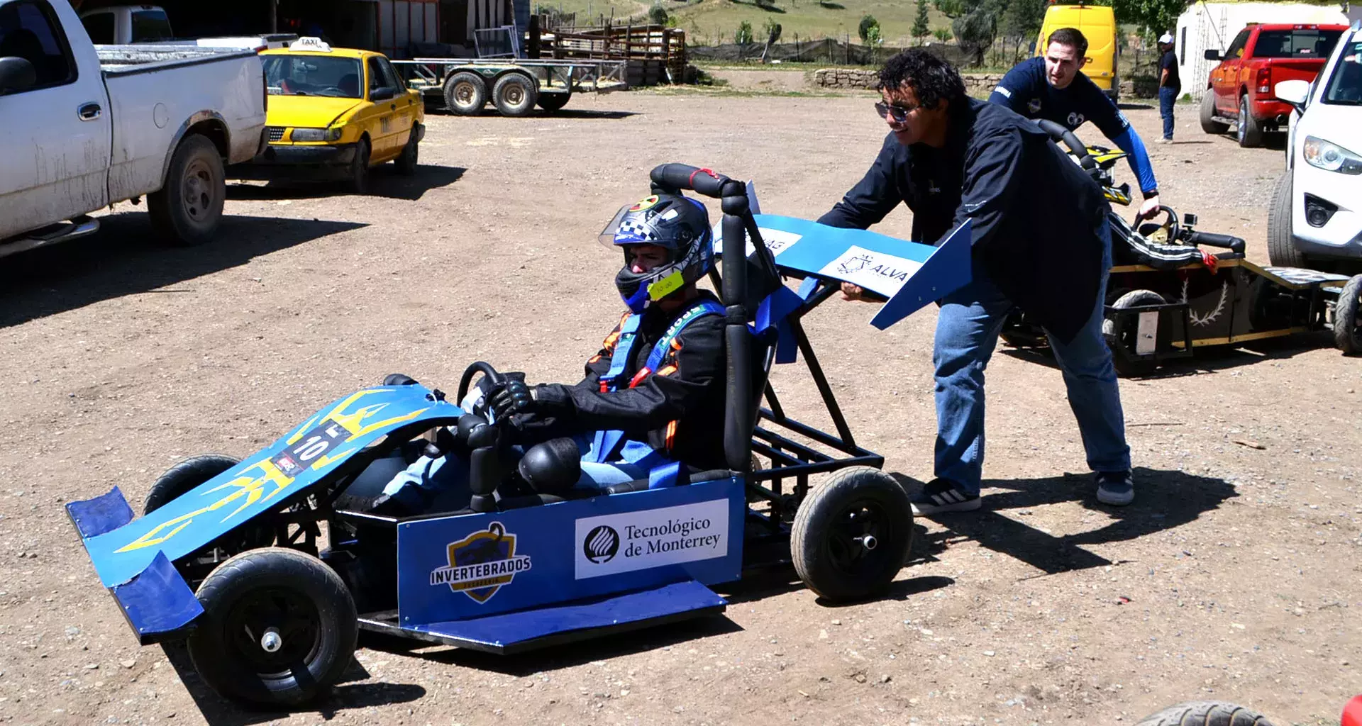 Estudiantes de ingeniería del Tec de Monterrey campus Laguna diseñan autos y participan en competencias