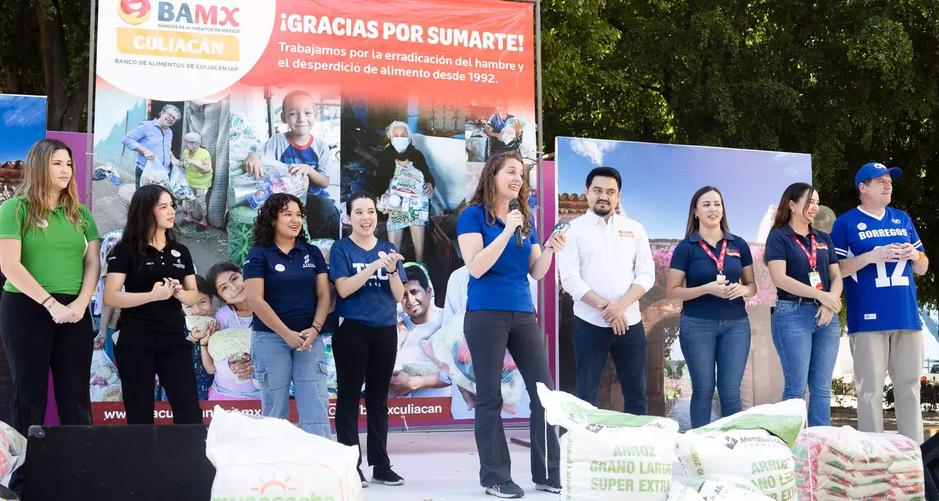 entrega de 7 toneladas de alimentos recaudados