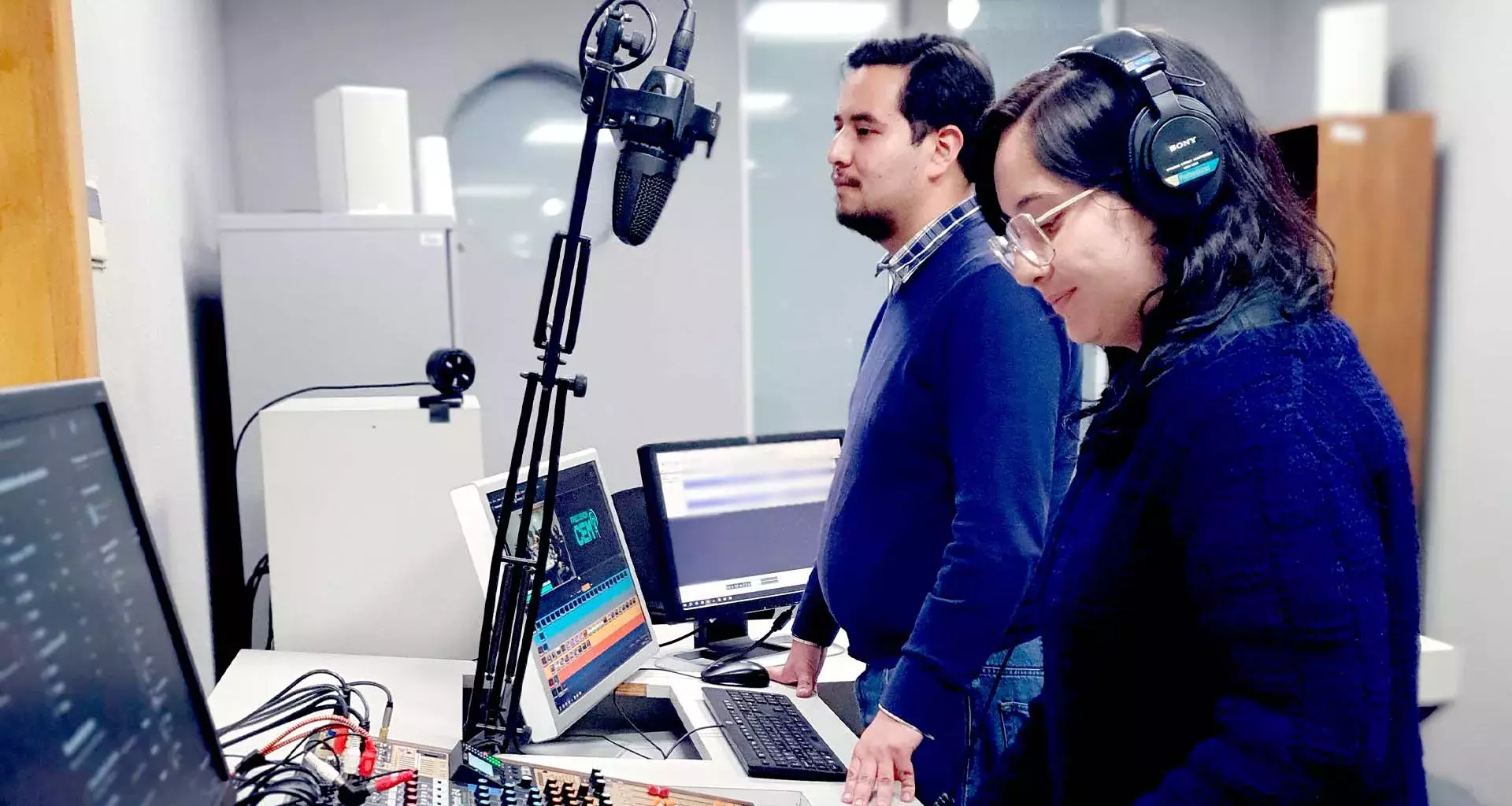 Frecuencia CEM, la estación de radio del Tec campus Estado de México, única estación de radio universitaria en México en participar en el maratón global de radio universitaria 2024.