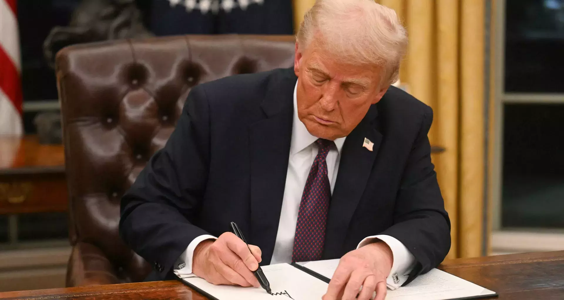 Trump firma orden ejecutiva en la Casa Blanca