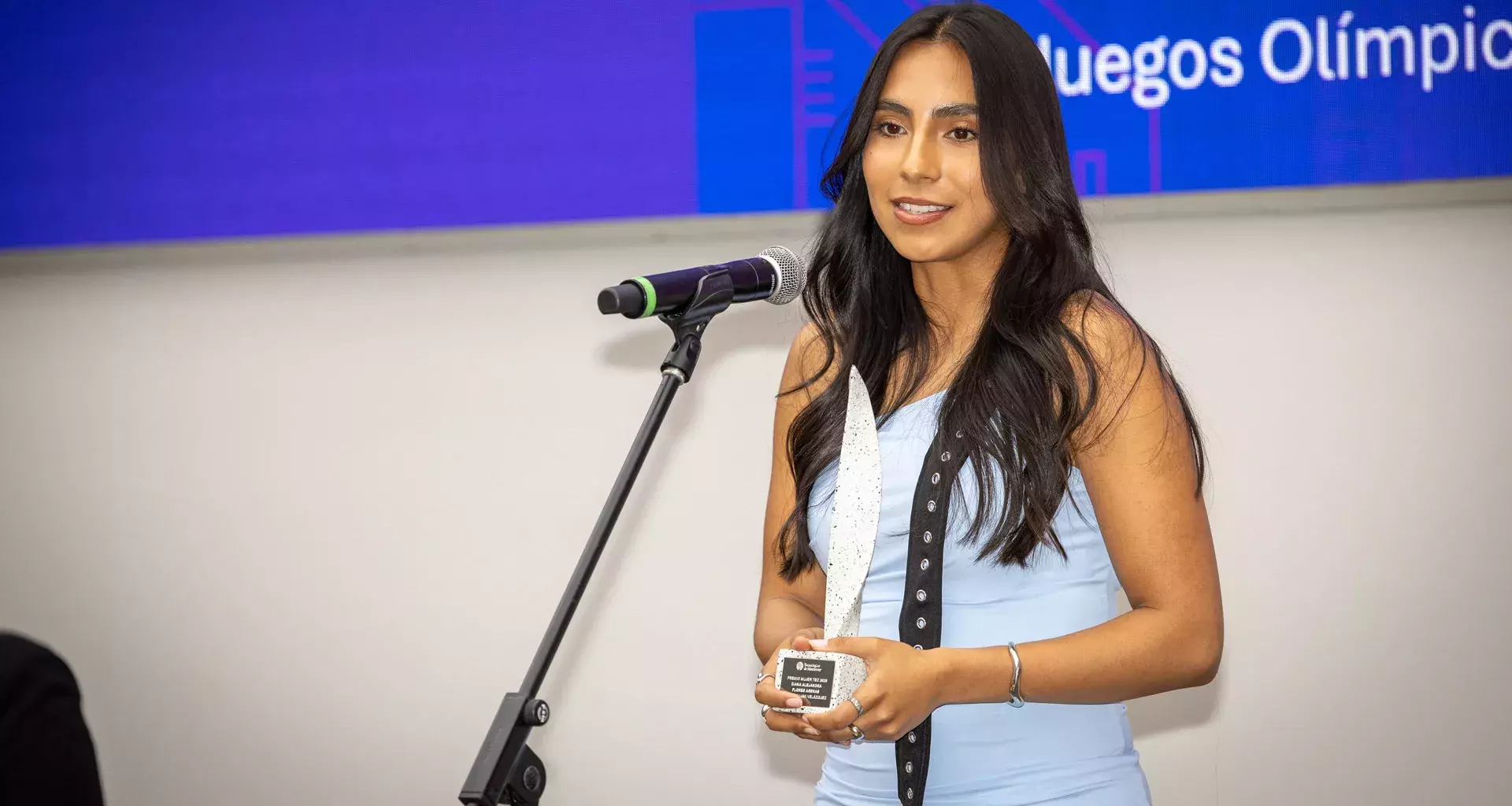 15 frases de las ganadoras del Premio Mujer Tec 2025. Habla Diana Flores Arenas, al recibir el Premio Mujer Tec en la categoría Lumi Velázquez