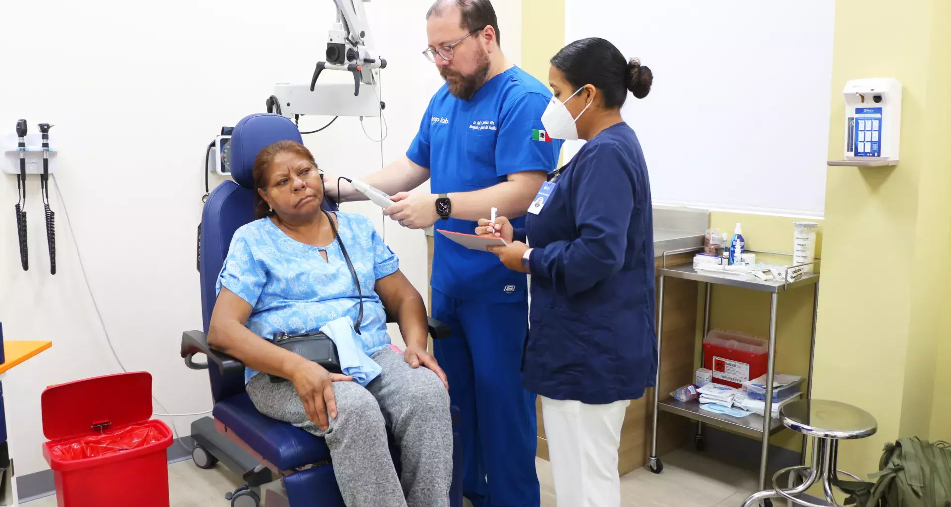 Especialistas en otorrinolaringología de TecSalud llevaron a cabo una jornada de prevención en salud auditiva.