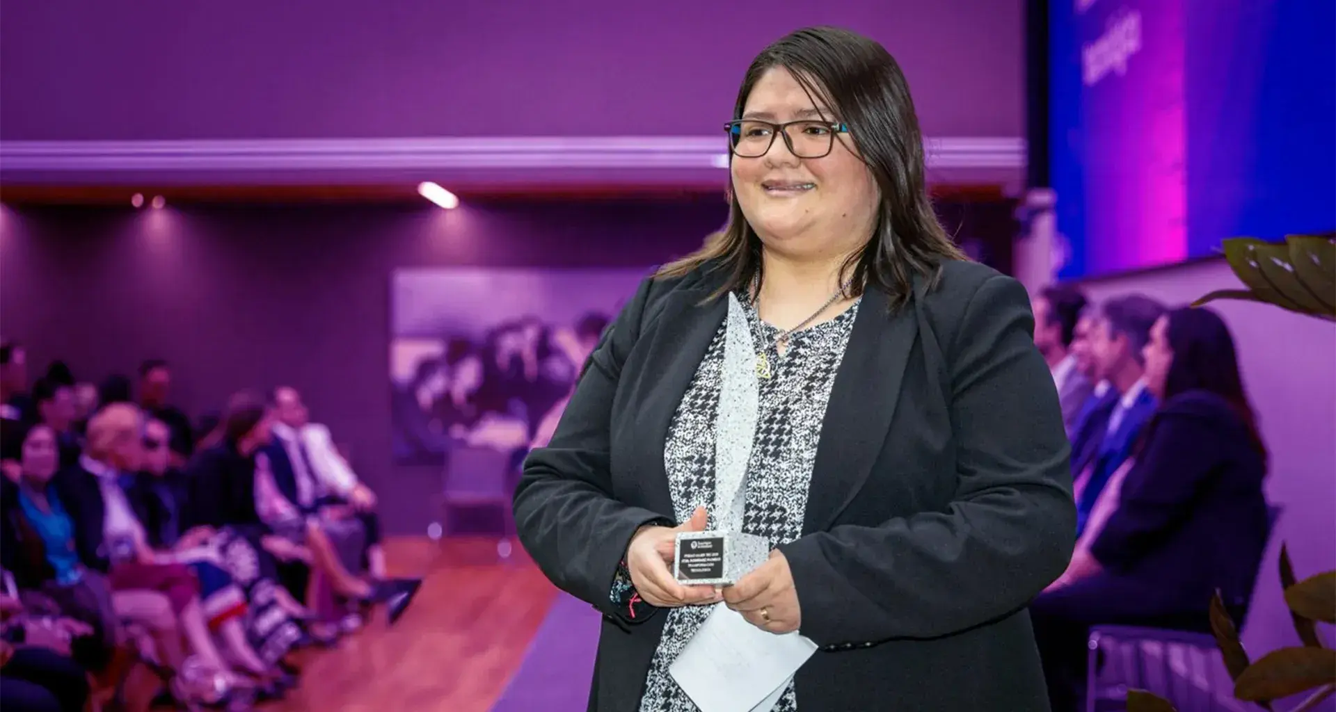 ¡Inspiradora! Recibe Premio Mujer Tec por innovación educativa