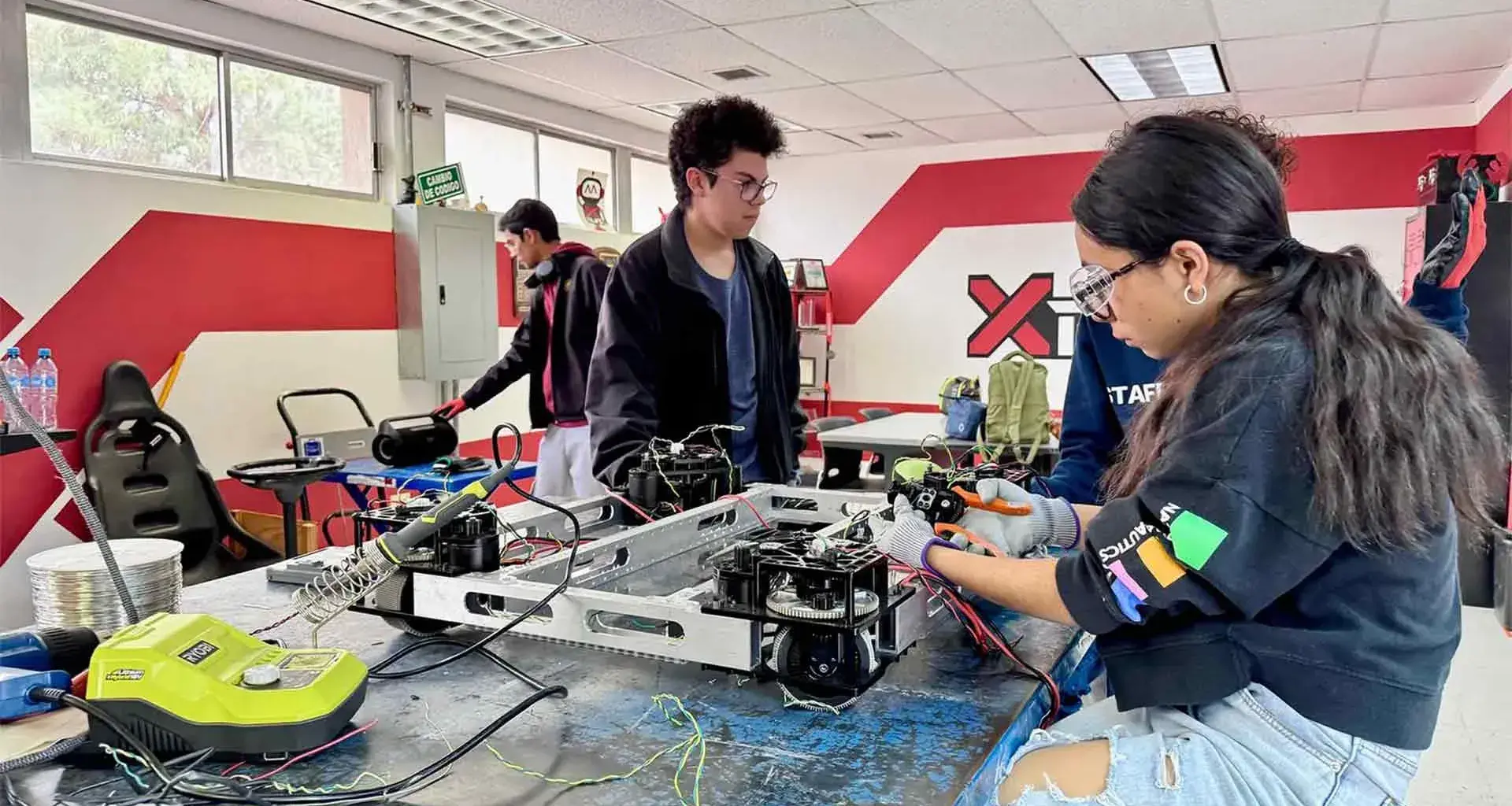 XRAMS enfrenta el reto REEFSCAPE en FIRST Laguna
