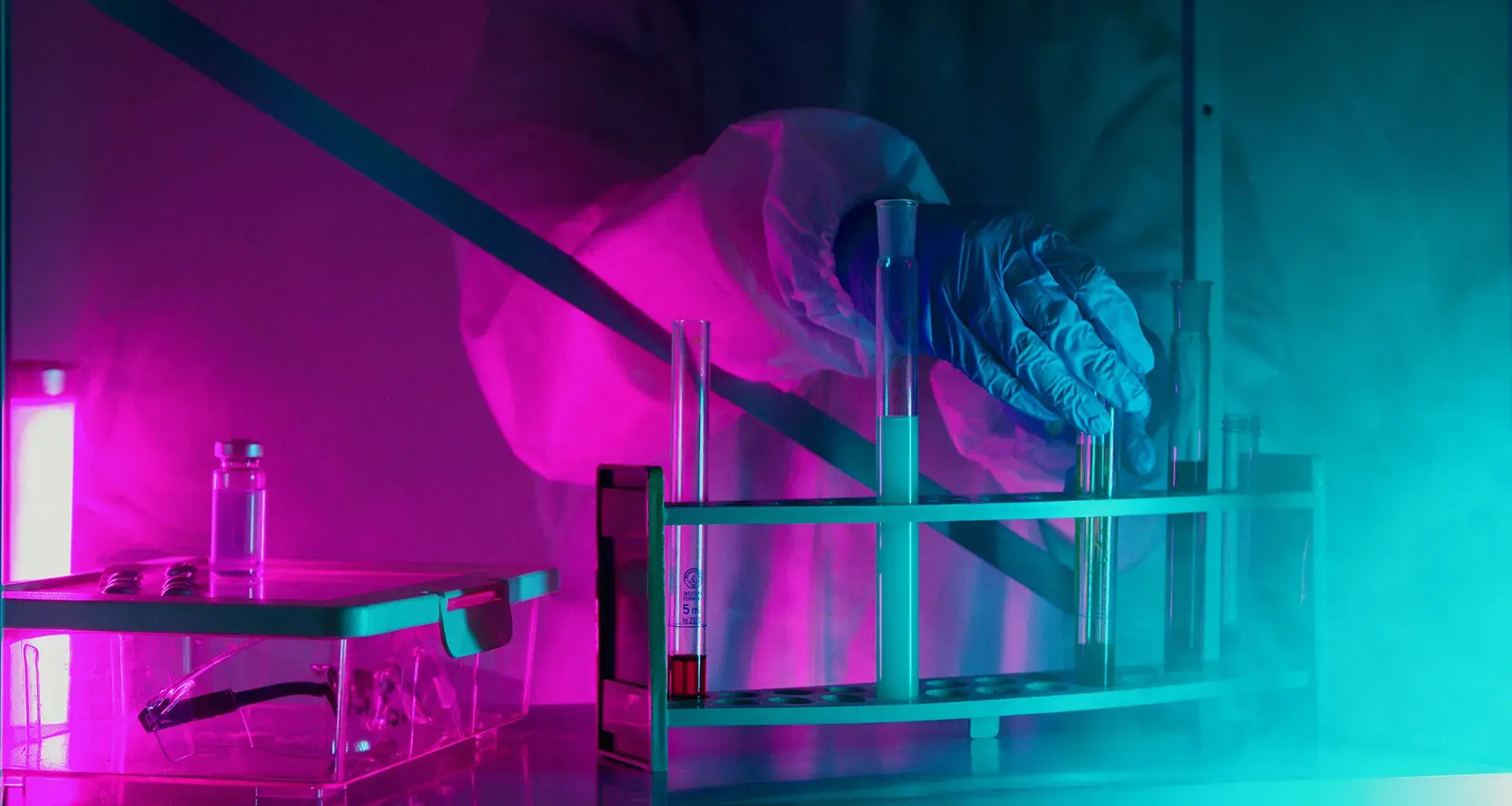 Catedra Alfonso Reyes del Tec hace divulgación de ciencia con gala de MicroCosmos