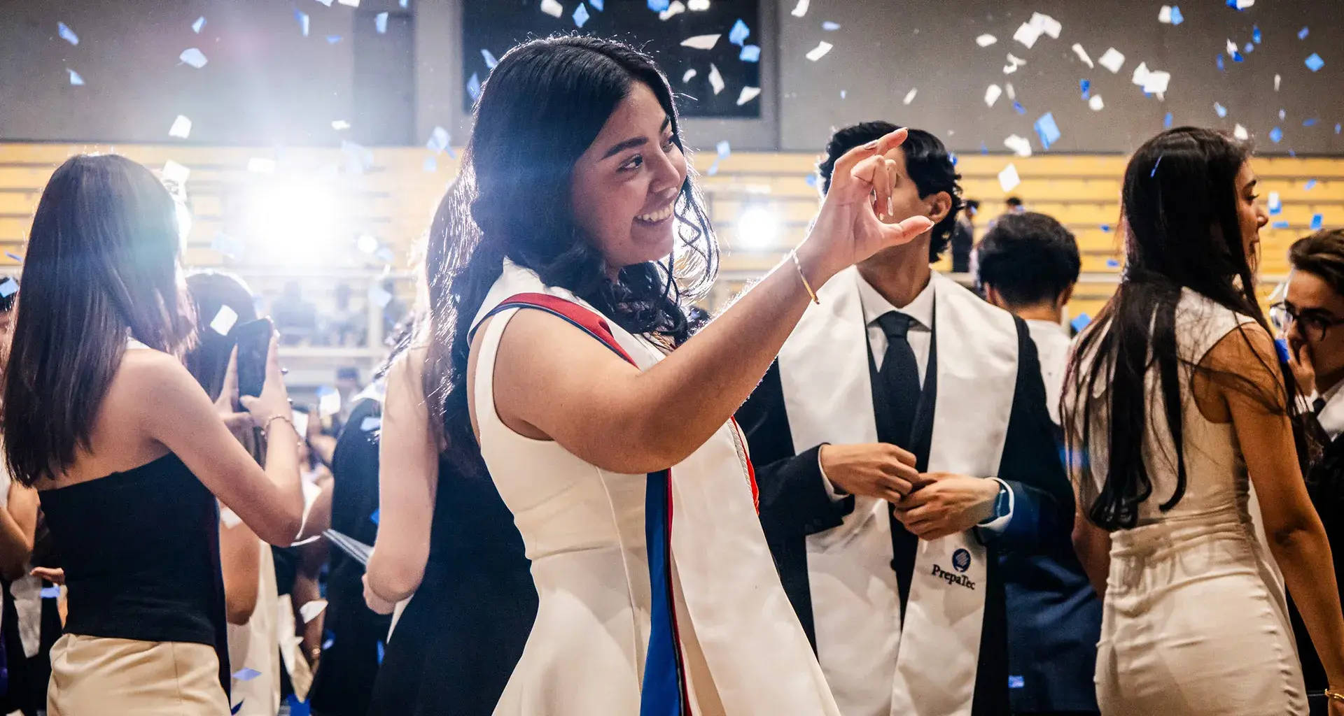 Alumna de PrepaTec Laguna disfruta de su ceremonia de graduación celebrada en mayo 2025