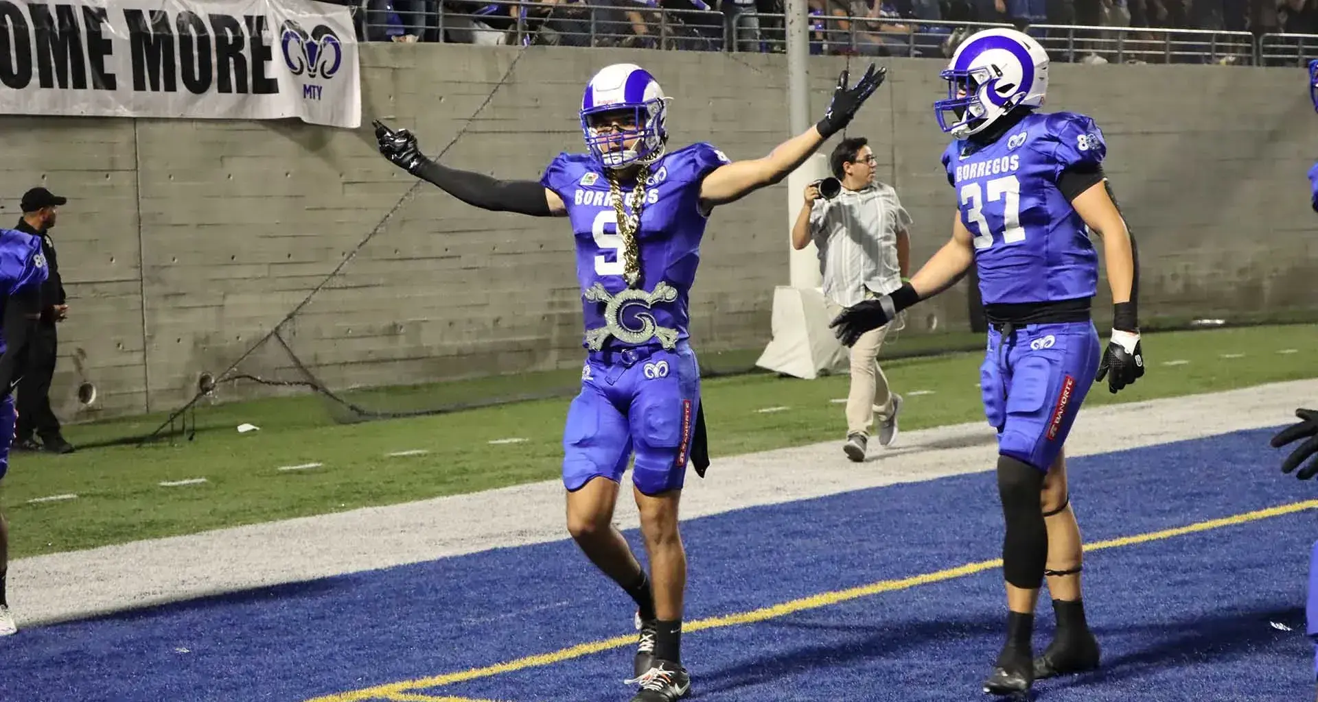 ¡Defienden la casa! Gana Borregos Monterrey clásico en ONEFA