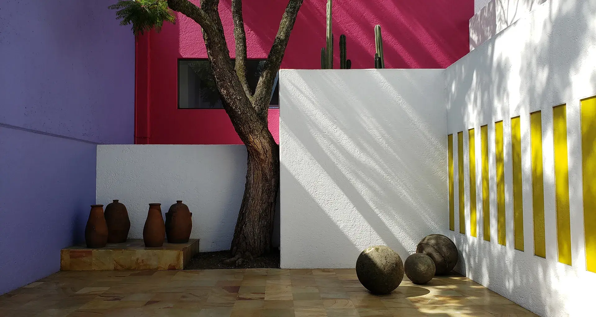 Vista del patio de la Casa Luis Barragán, en Ciudad de México