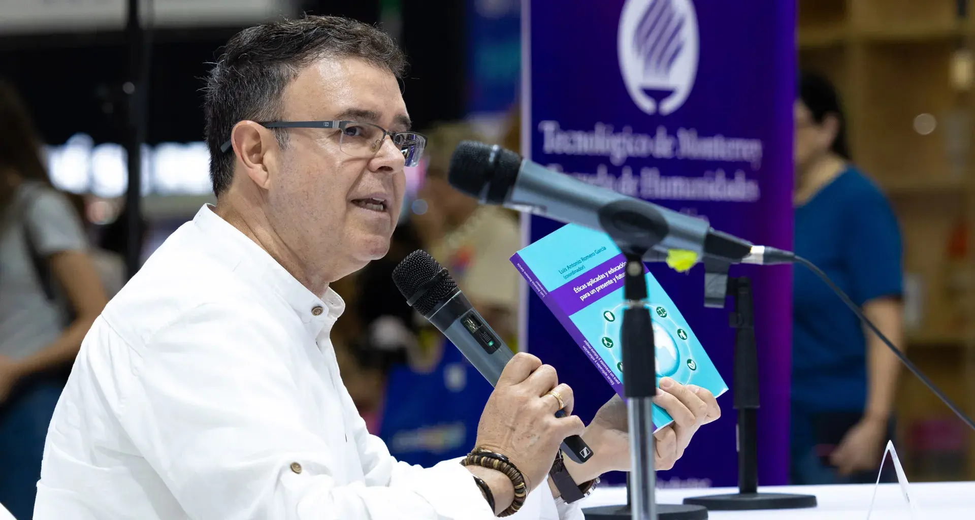 Pablo Ayala presenta libro Éticas aplicadas para un presente y futuro mejor