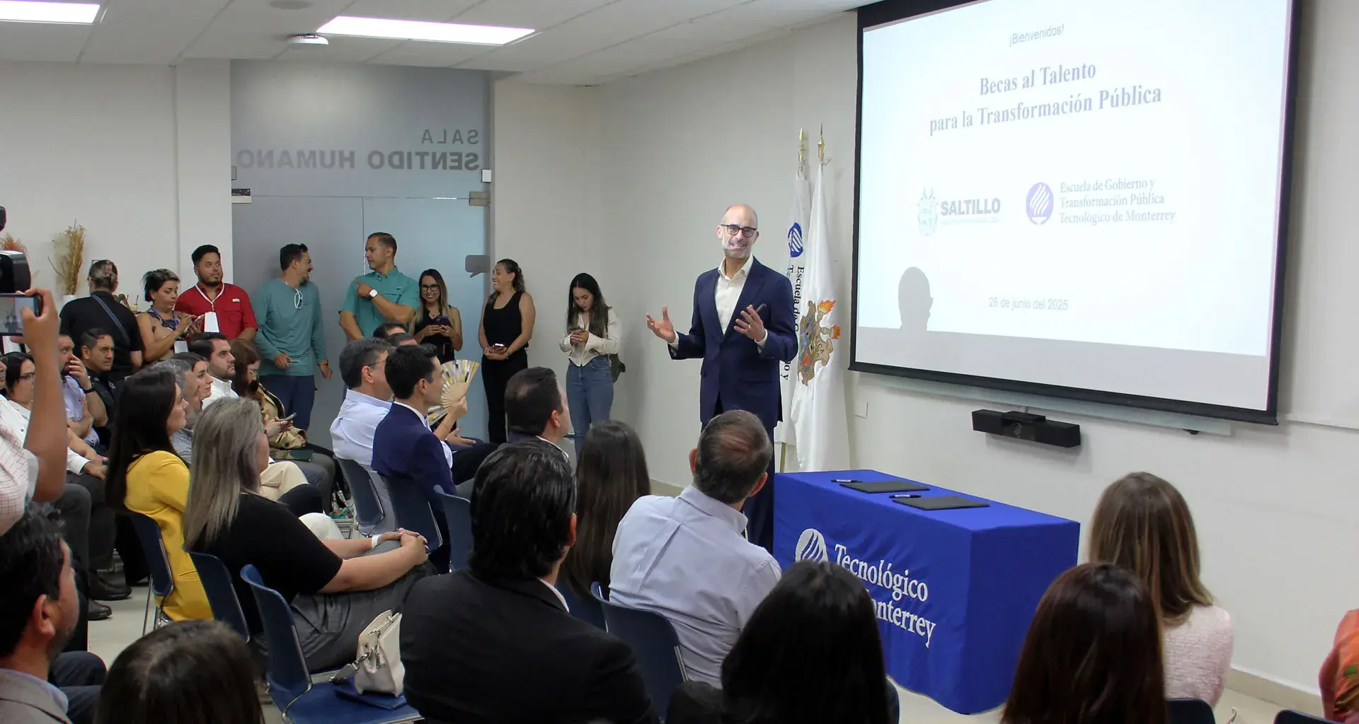 Política pública, Escuela de Gobierno y Transformación Pública.