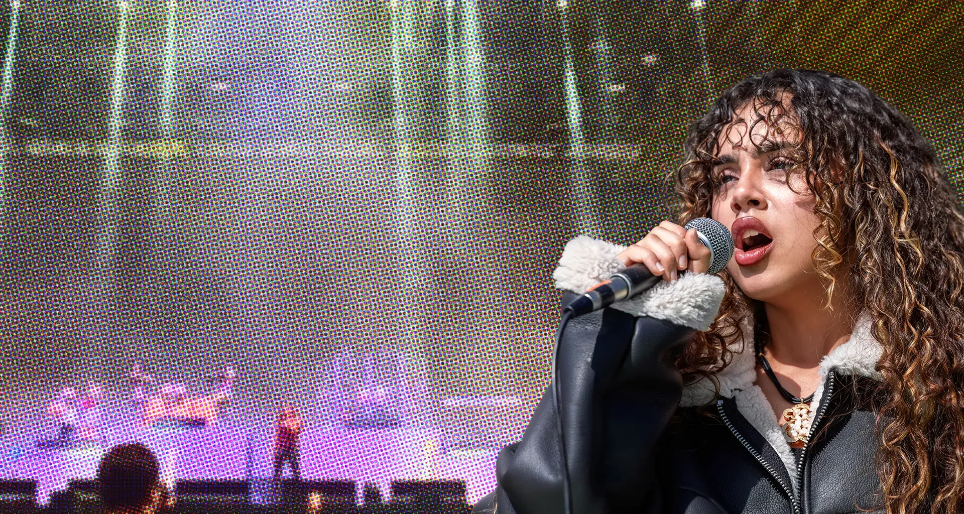 Alumna Tec durante su actuación en el concierto de Mijares.